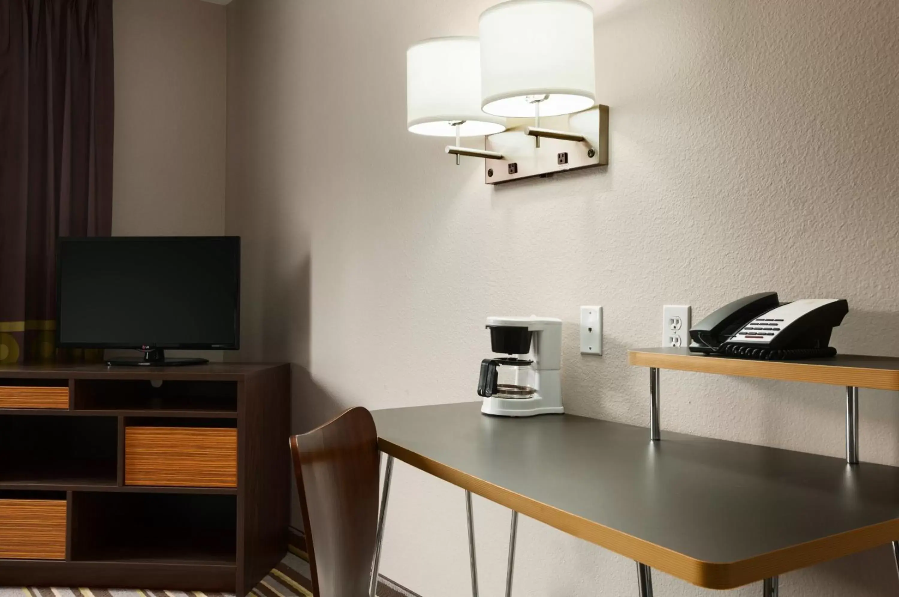 TV and multimedia, TV/Entertainment Center in Super 8 by Wyndham Durango