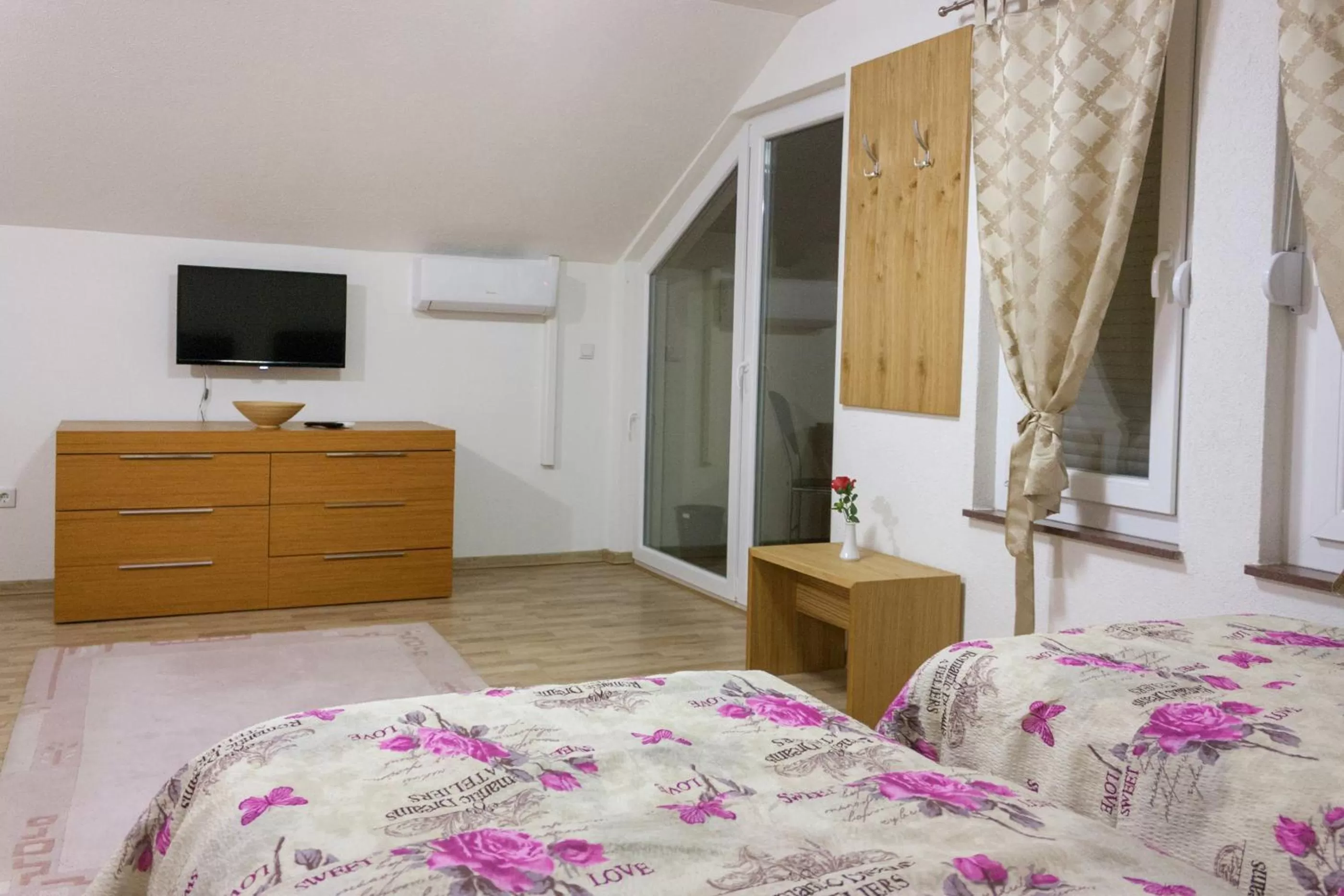 Bedroom, Bed in Villa Maja