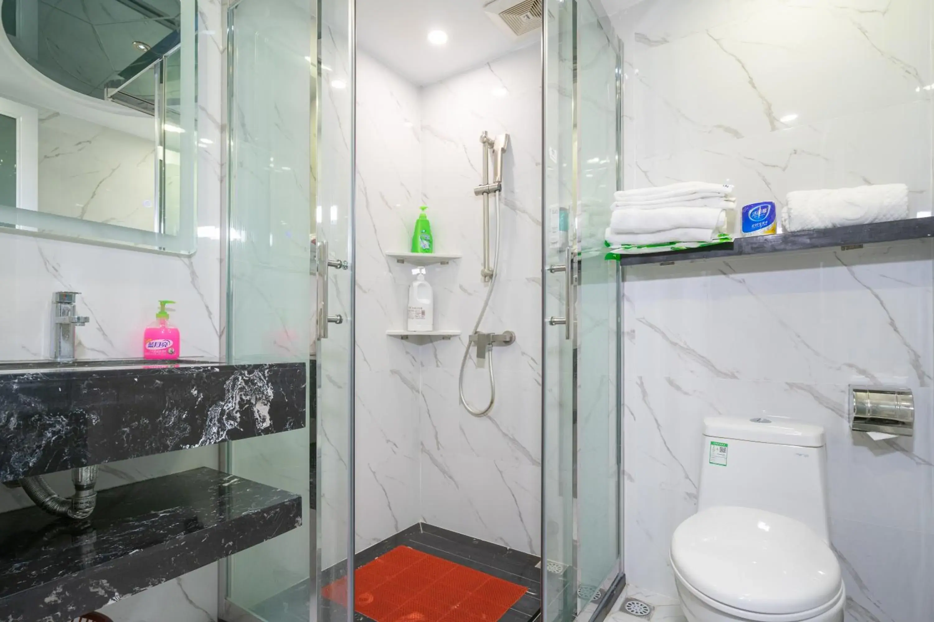 Shower, Bathroom in Louidon Mega Apartment Hotel Of Kam Rueng Plaza - Sunshine Apartment