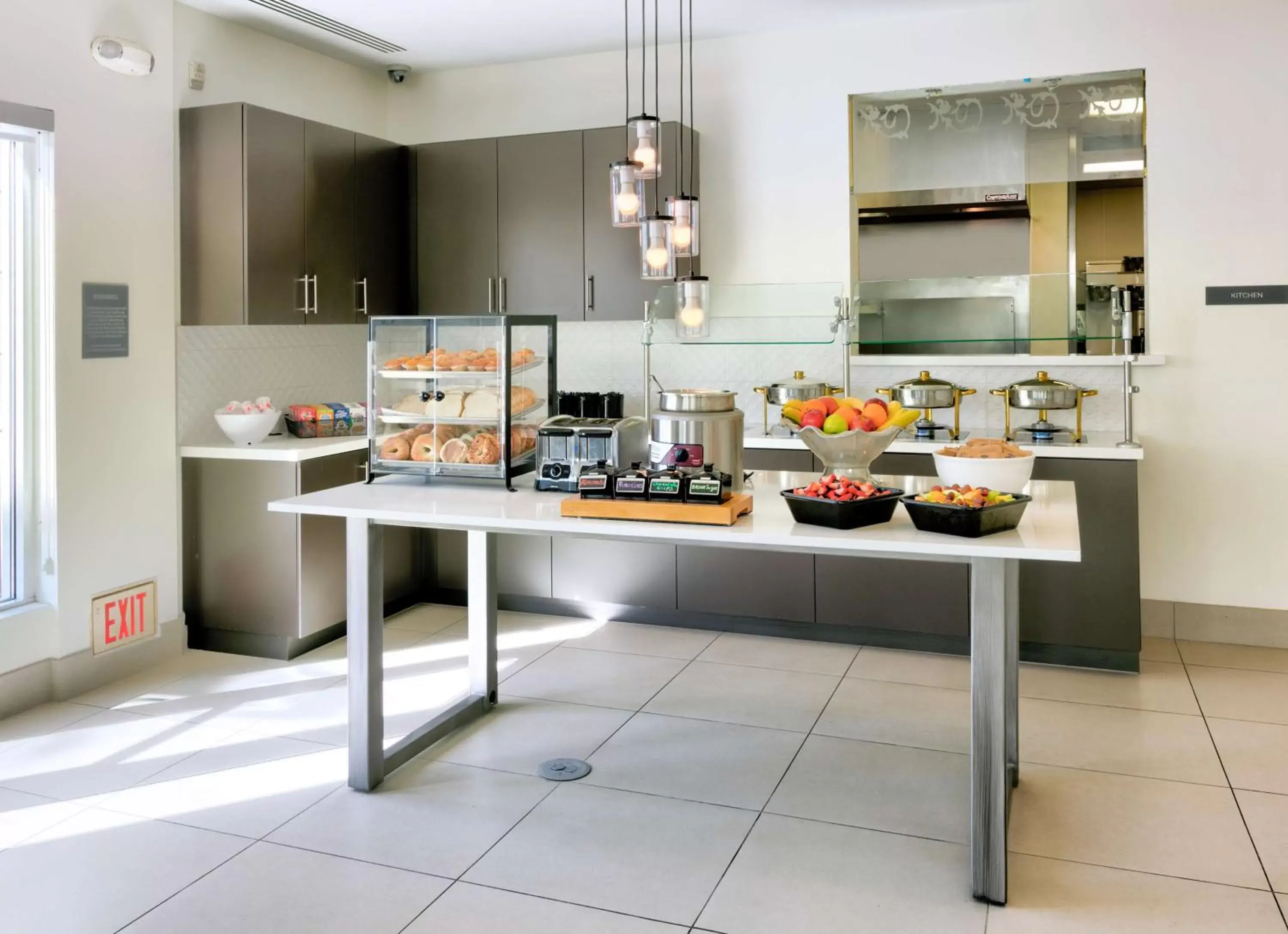 Breakfast in Hilton Garden Inn Irvine East/Lake Forest Breakfast in Hilton Garden Inn Irvine East/Lake Forest