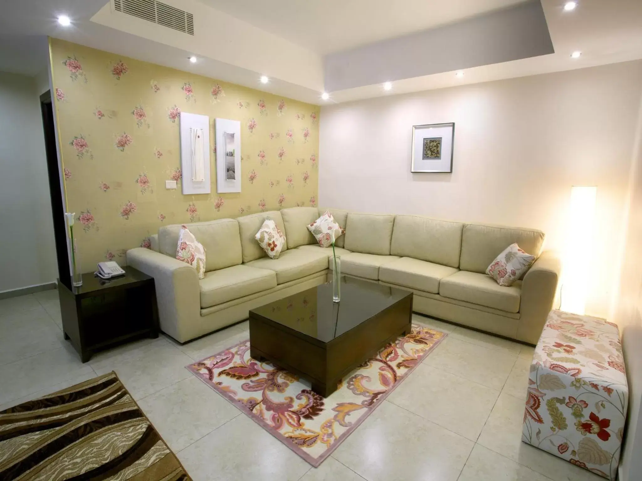 Living room, Seating Area in City Rose Hotel Suites