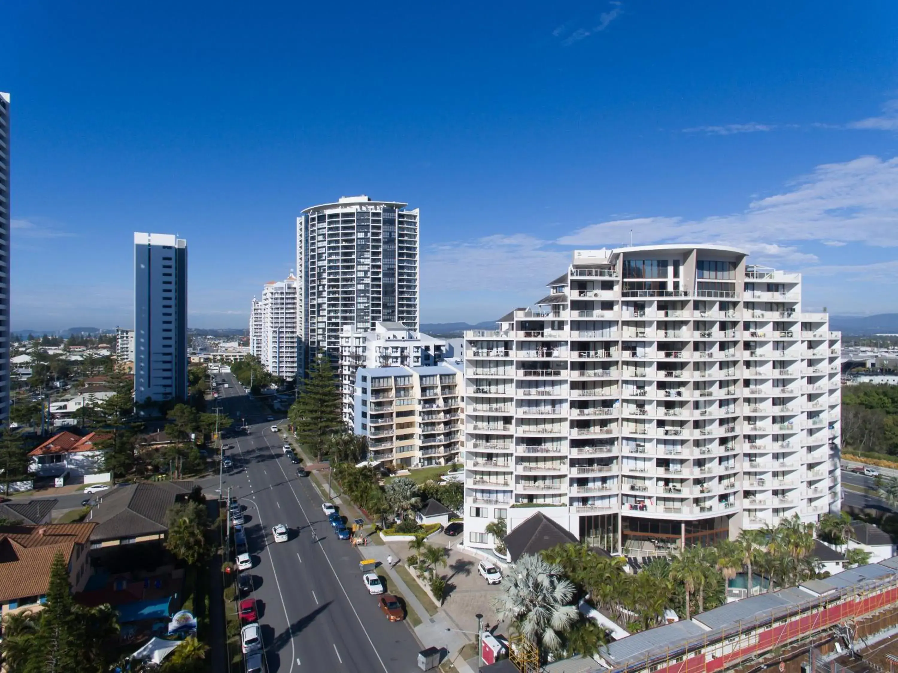 Property building in Broadbeach Savannah Resort Property building in Broadbeach Savannah Resort
