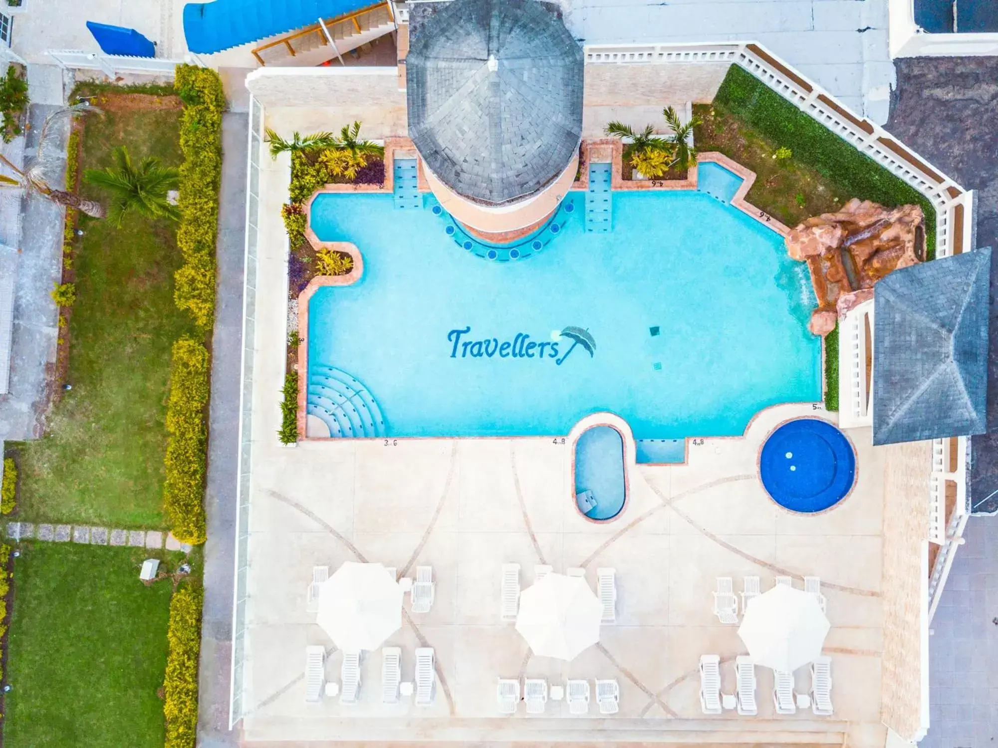 Swimming pool in Travellers Beach Resort Swimming pool in Travellers Beach Resort