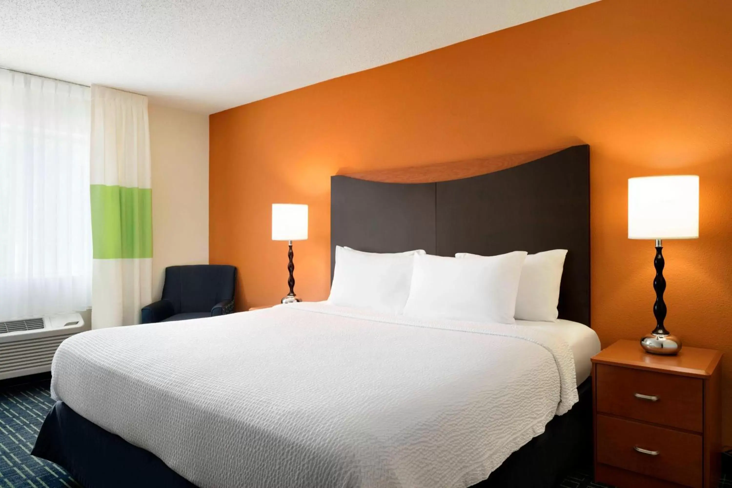 Photo of the whole room, Bed in Fairfield Inn & Suites by Marriott Champaign