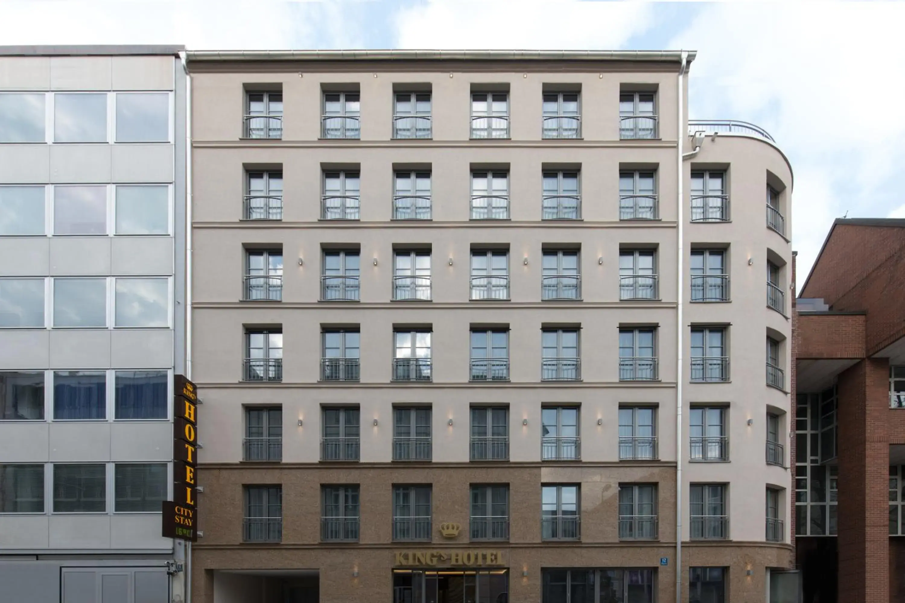 Property building in AdvaStay by KING's Property building in AdvaStay by KING's