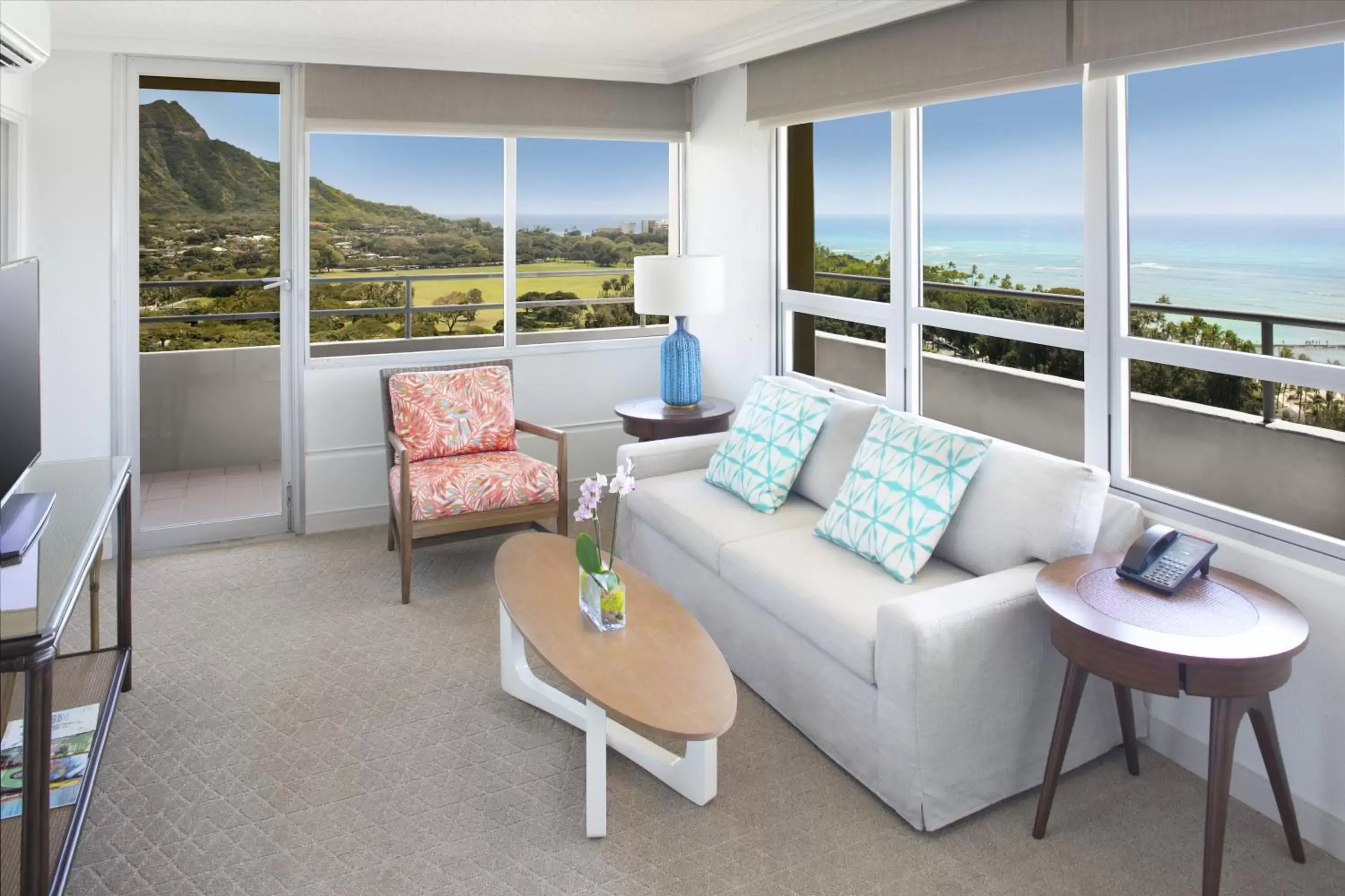 Balcony/Terrace, Seating Area in Queen Kapiolani Hotel