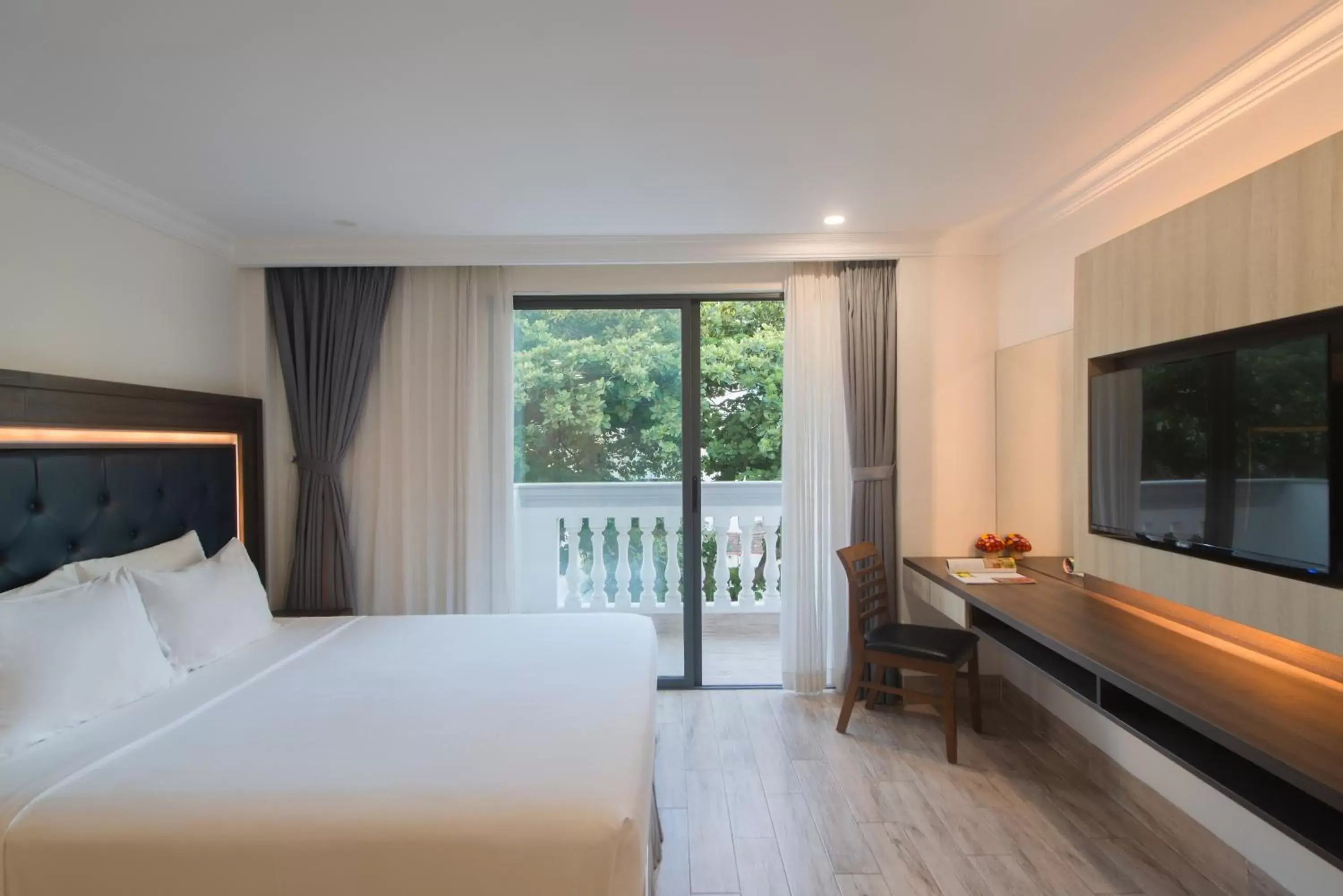 TV and multimedia, Bed in Seven Seas Hotel Nha Trang TV and multimedia, Bed in Seven Seas Hotel Nha Trang