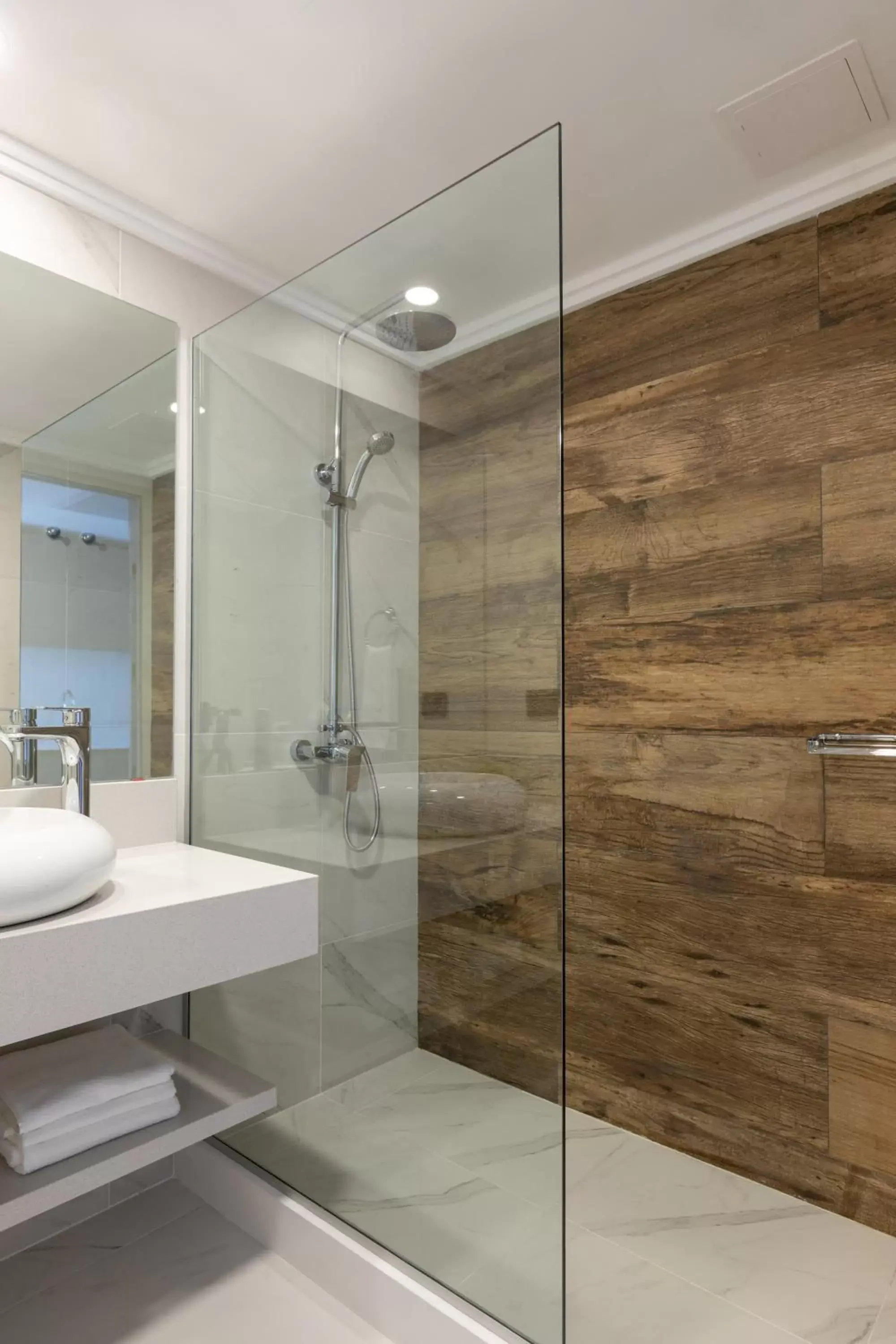 Deluxe Twin Room in Hotel Solerios Mansa Deluxe Twin Room in Hotel Solerios Mansa