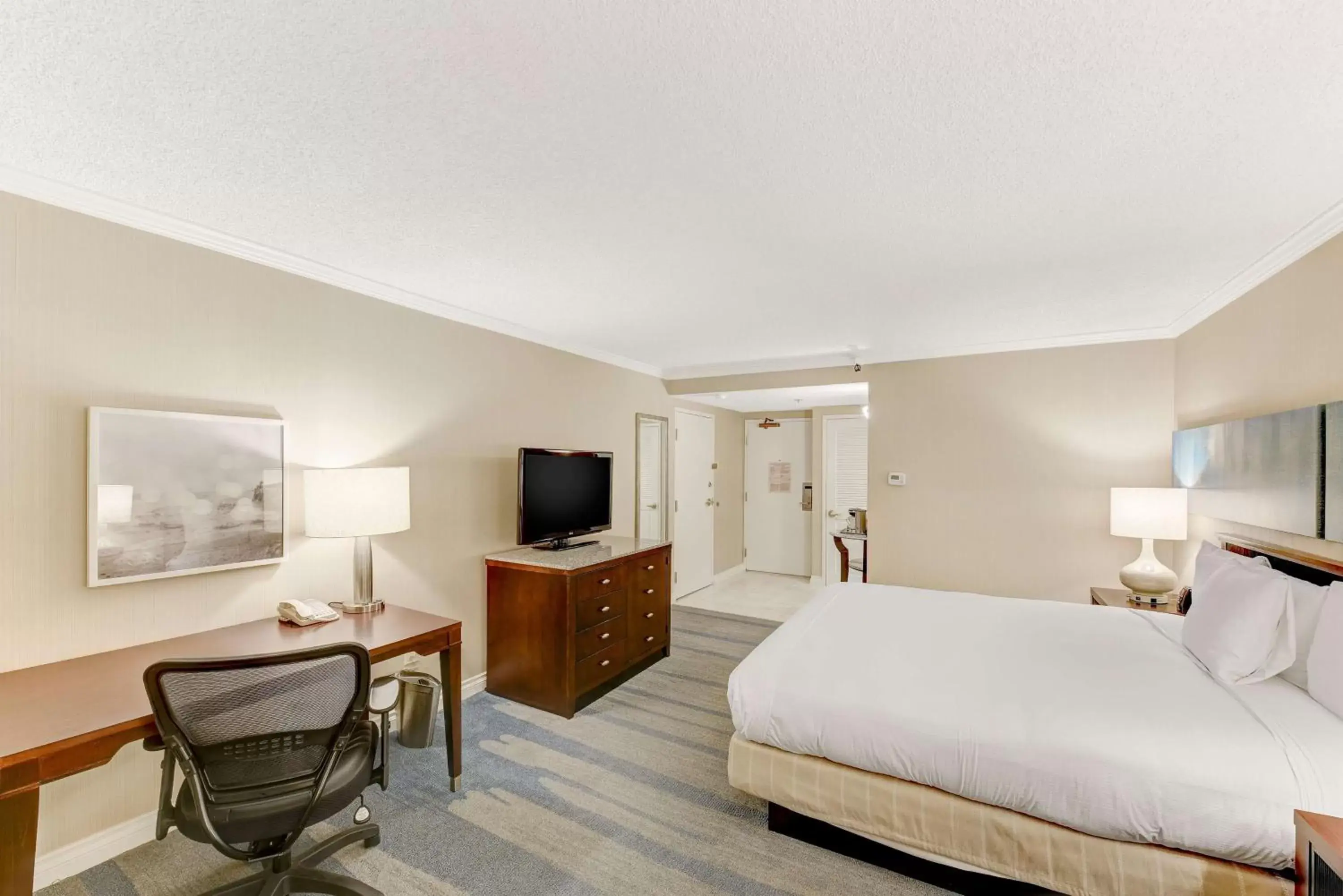 Bedroom in Hilton Irvine/Orange County Airport