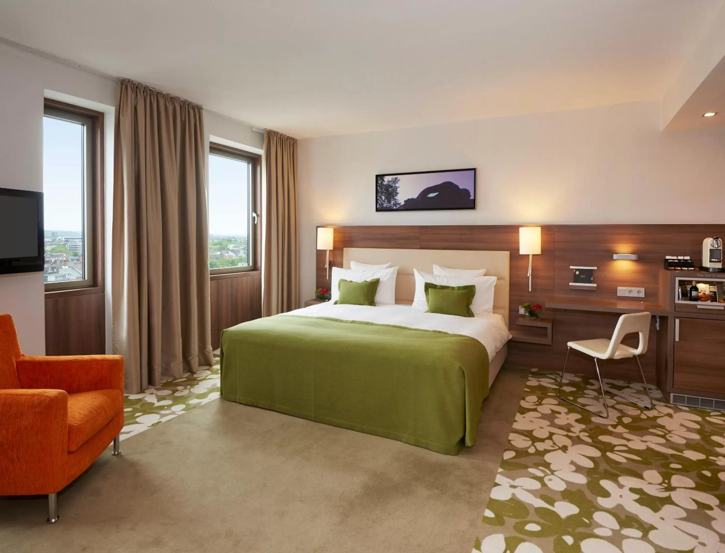 Photo of the whole room, Bed in Meliá Düsseldorf