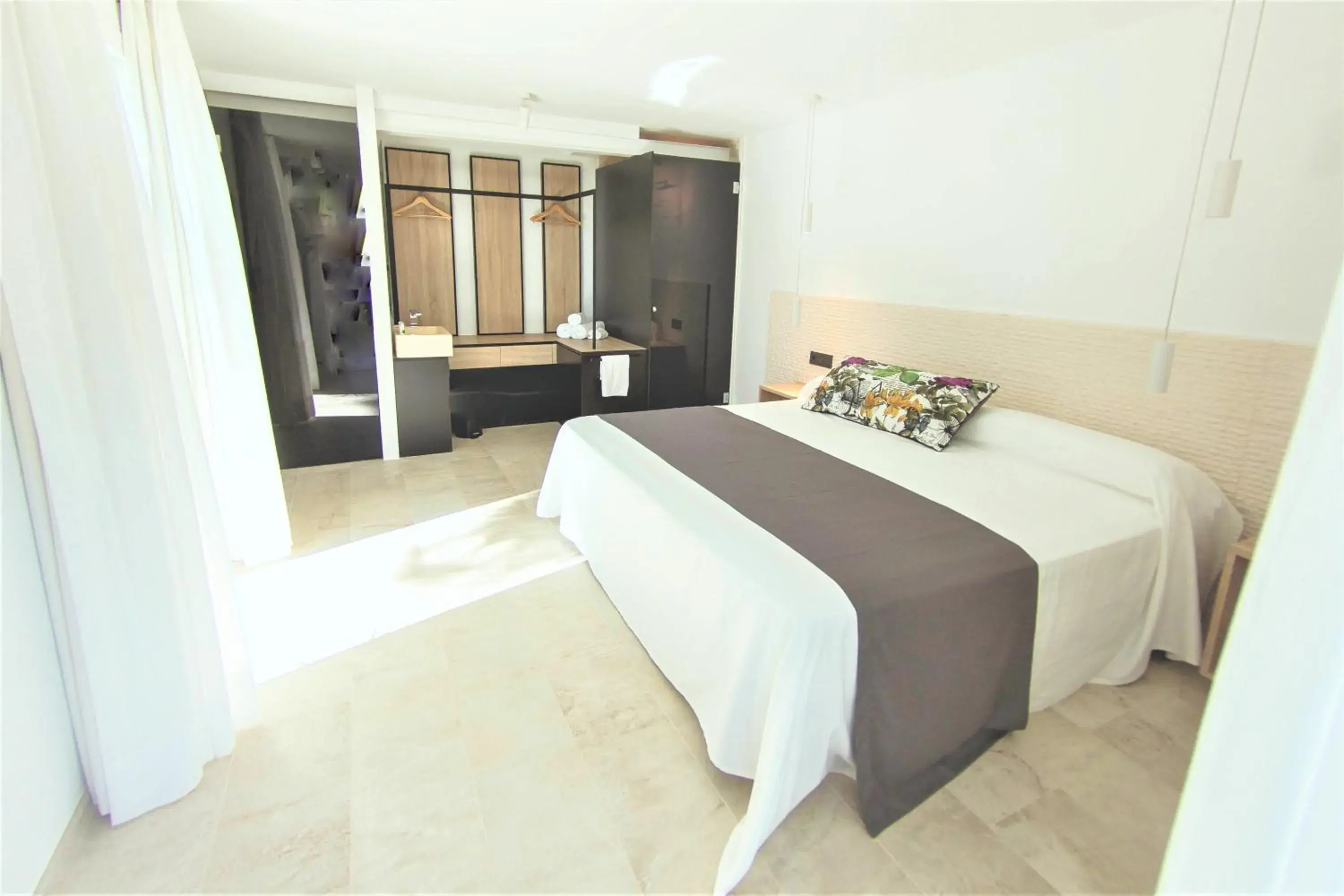 Superior Double or Twin Room with Terrace in Botaniq Hotel Boutique
