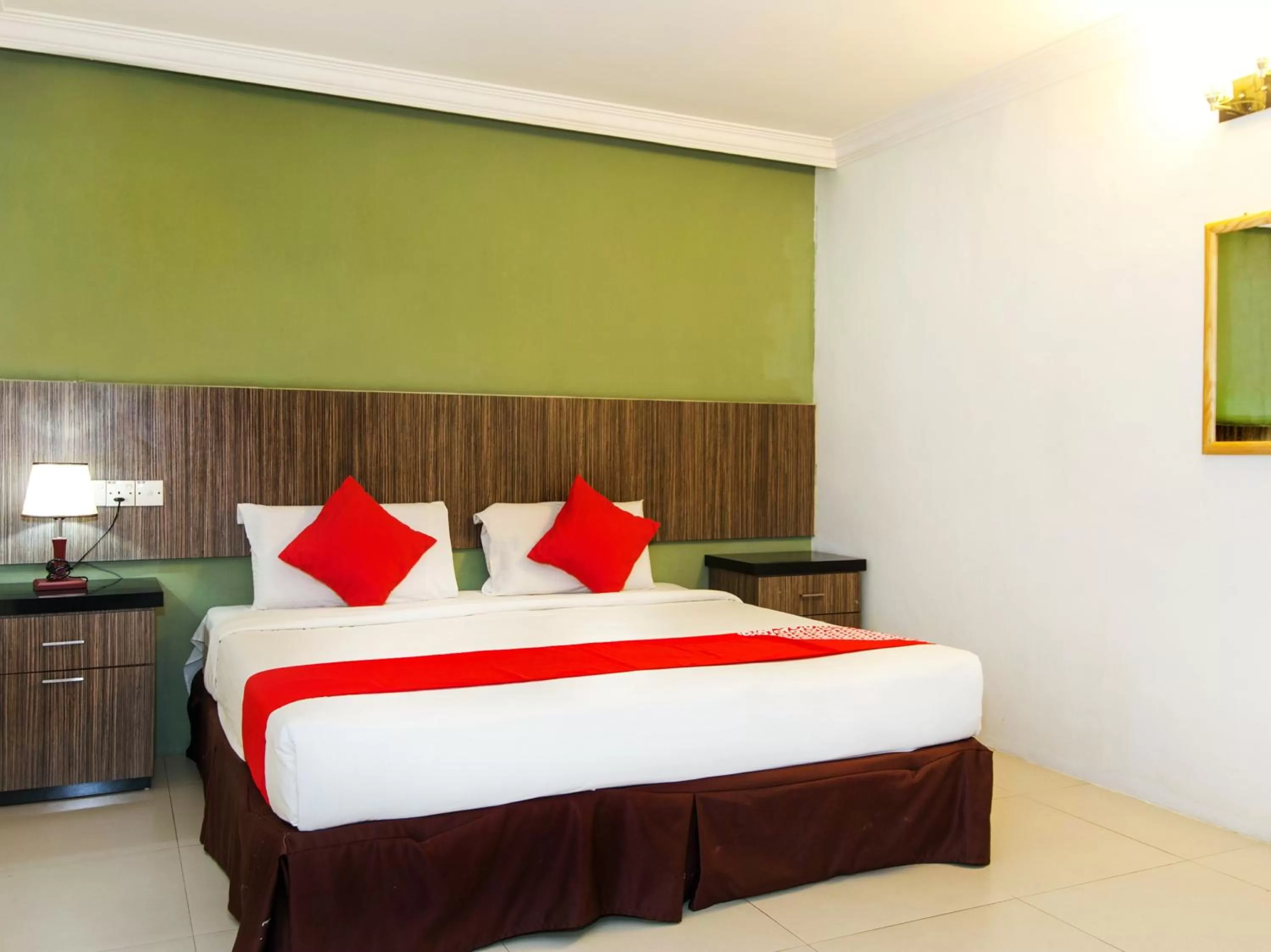 Bedroom, Bed in Crystal City Hotel