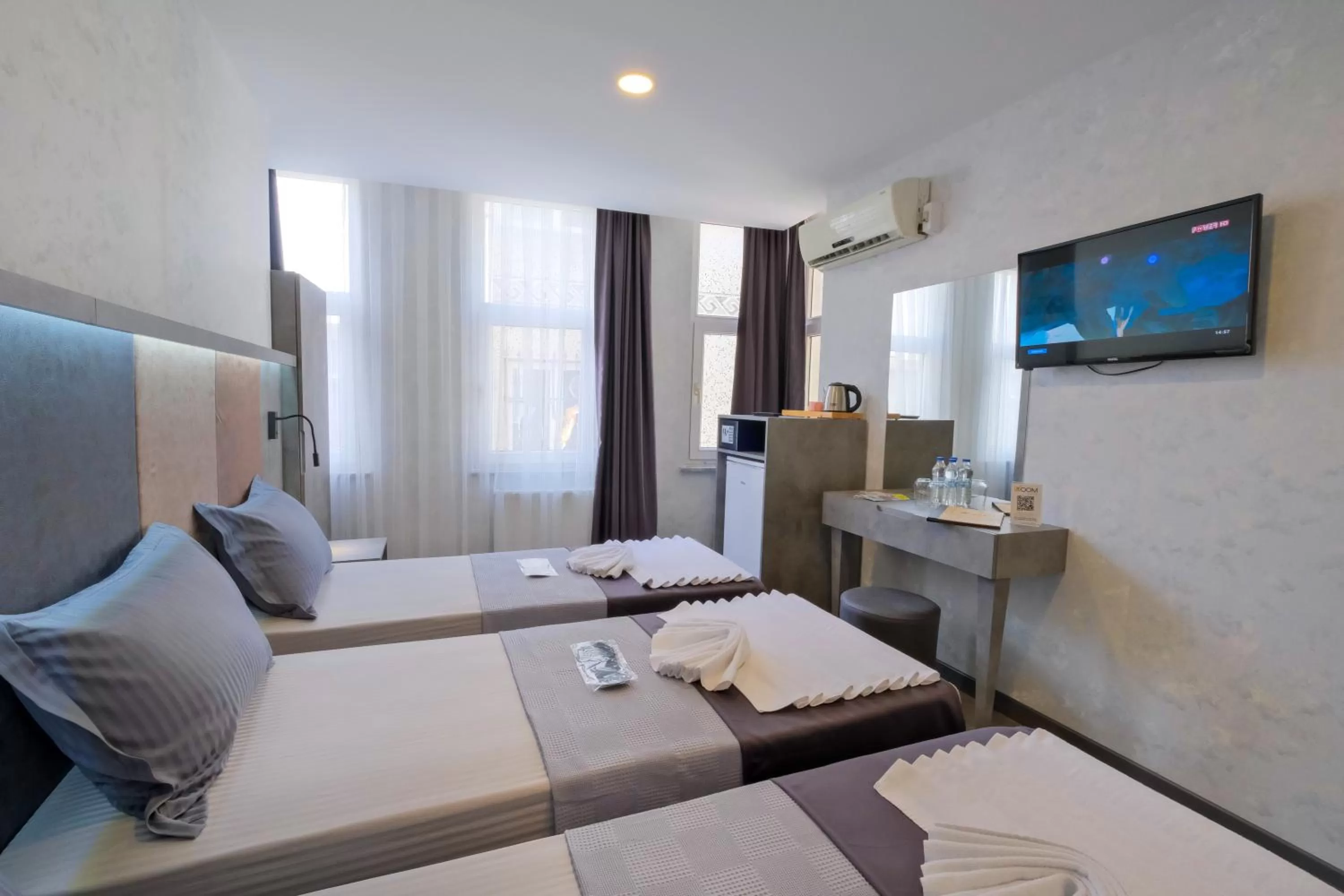 Bed in The Queen Hotel