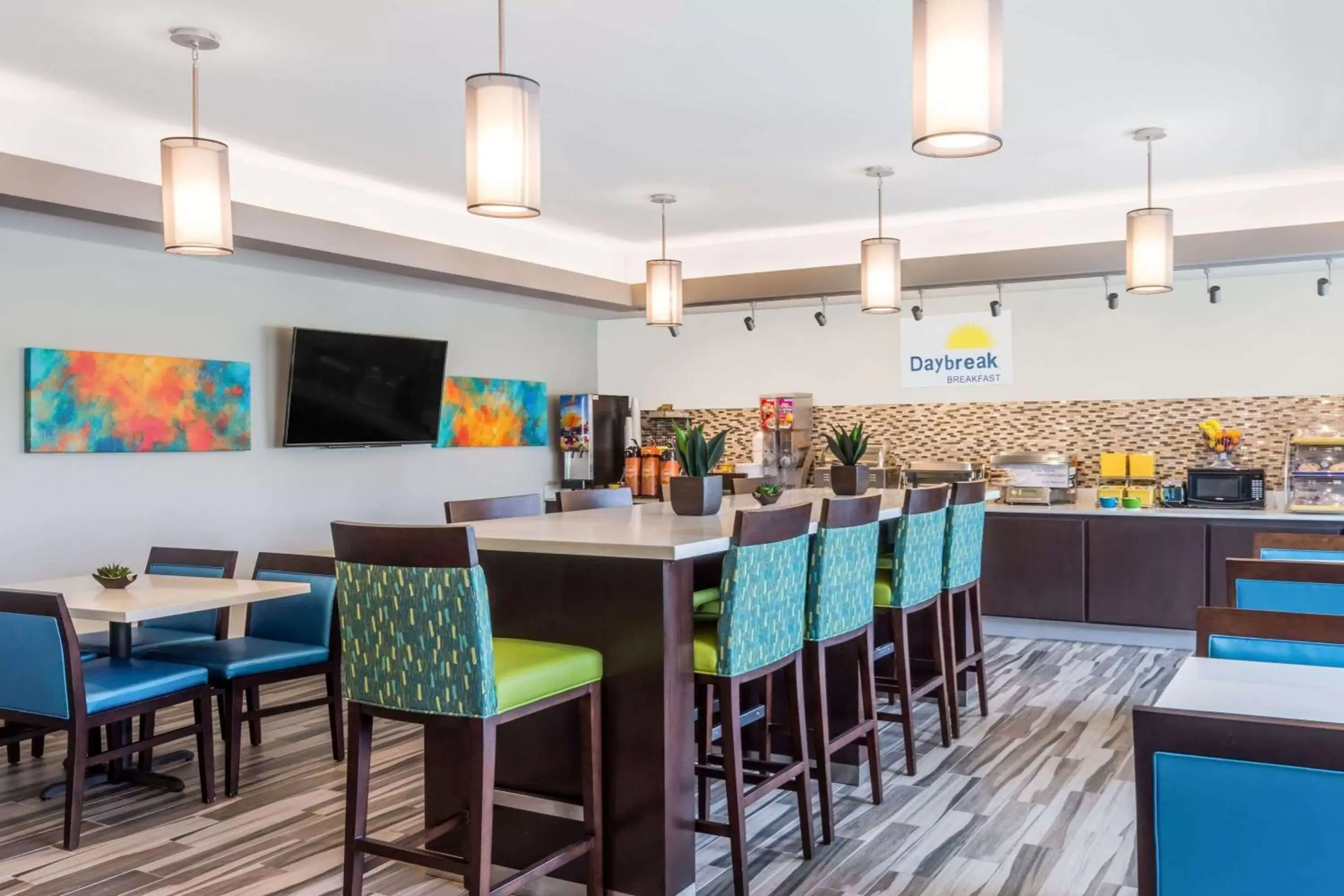 Breakfast in Days Inn & Suites by Wyndham Katy Breakfast in Days Inn & Suites by Wyndham Katy