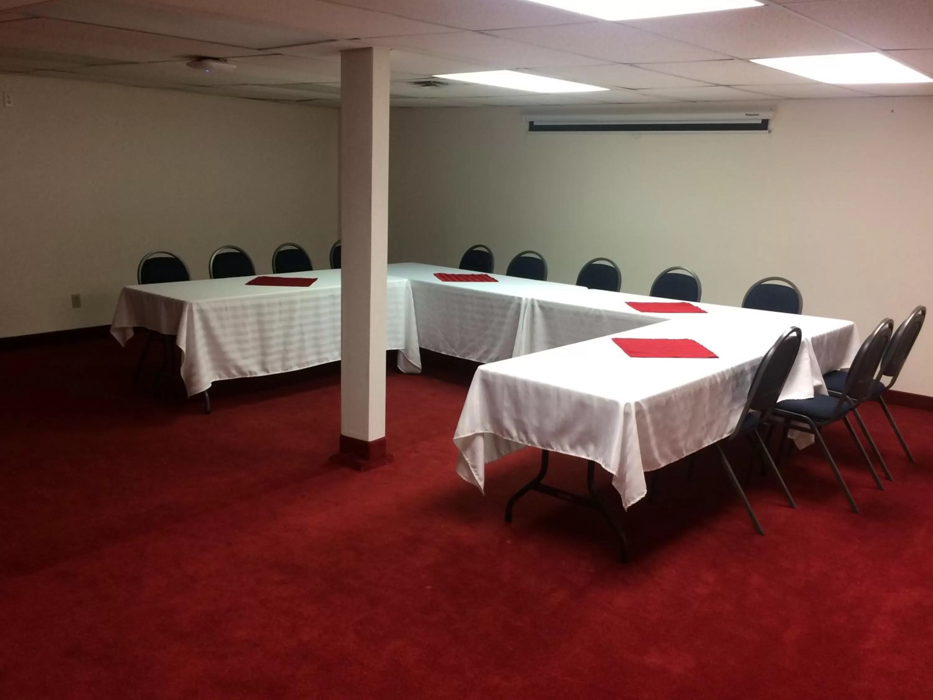 Meeting/conference room in Super 8 by Wyndham Lethbridge