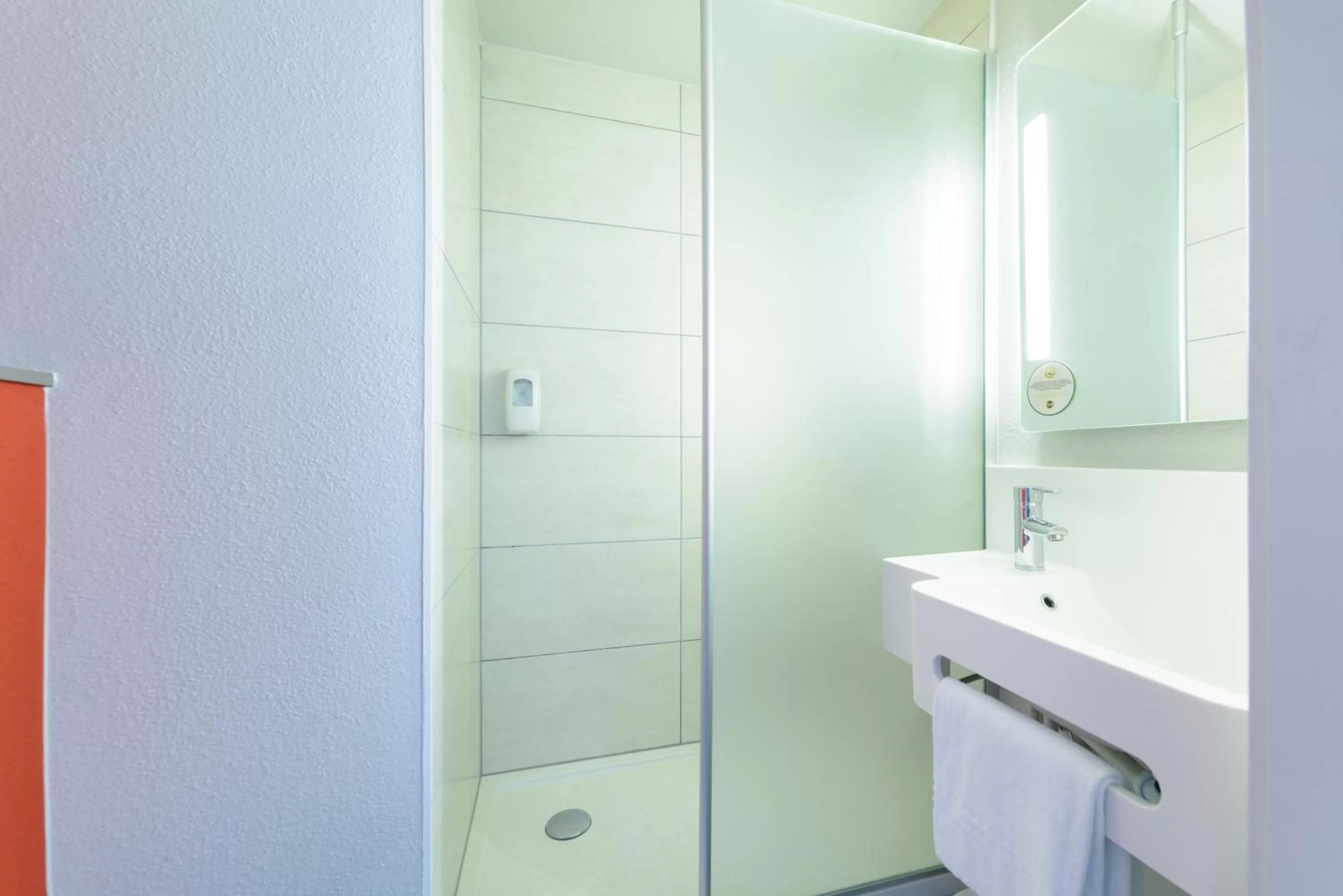 Bathroom in B&B HOTEL Colmar Expo