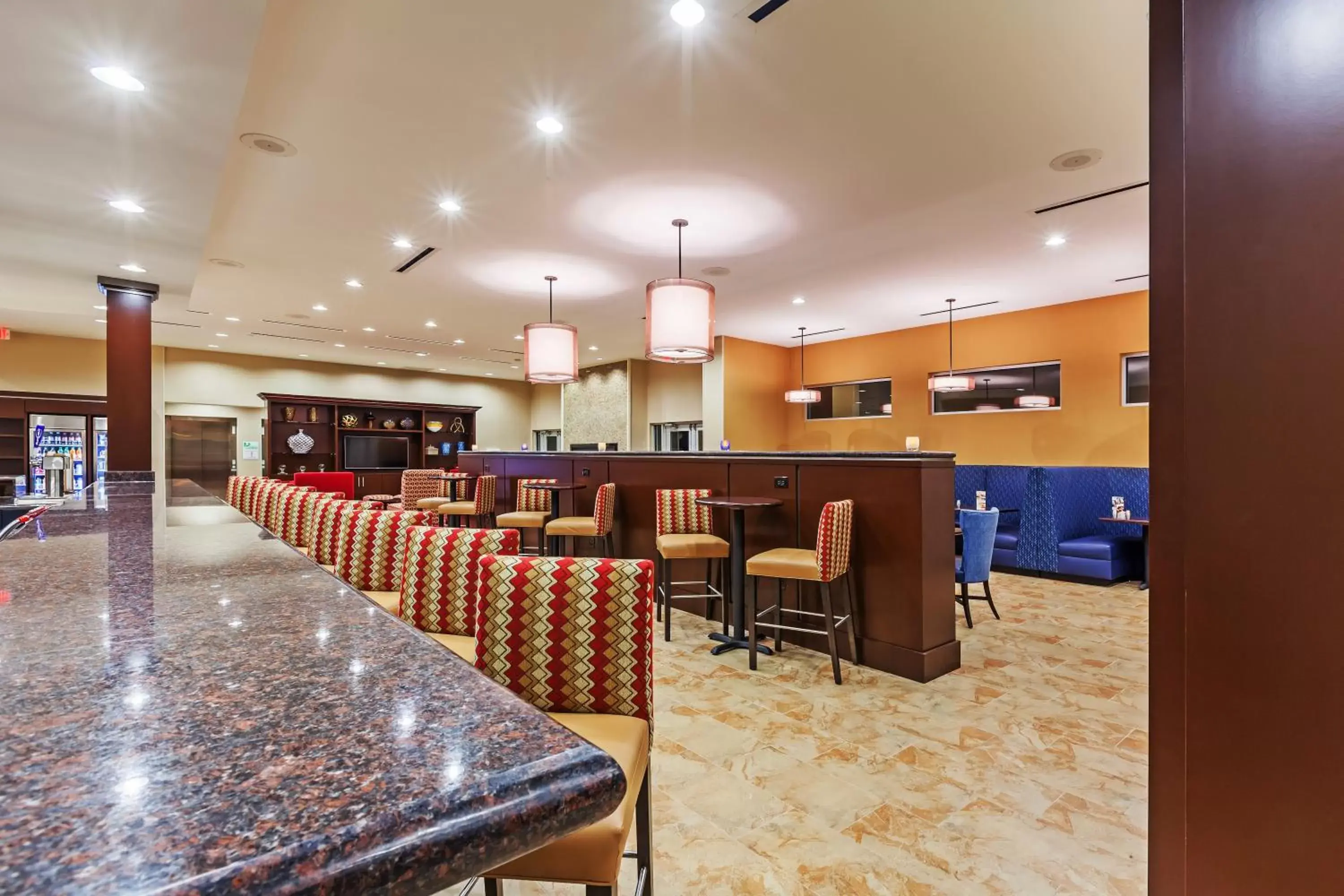 Lounge or bar, Restaurant/Places to Eat in Holiday Inn Plano-The Colony, an IHG Hotel