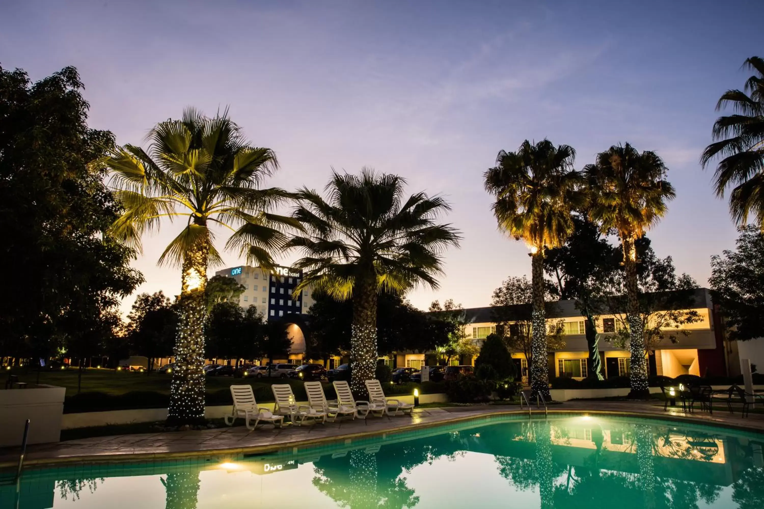 Swimming pool in Fiesta Inn San Luis Potosi Glorieta Juarez