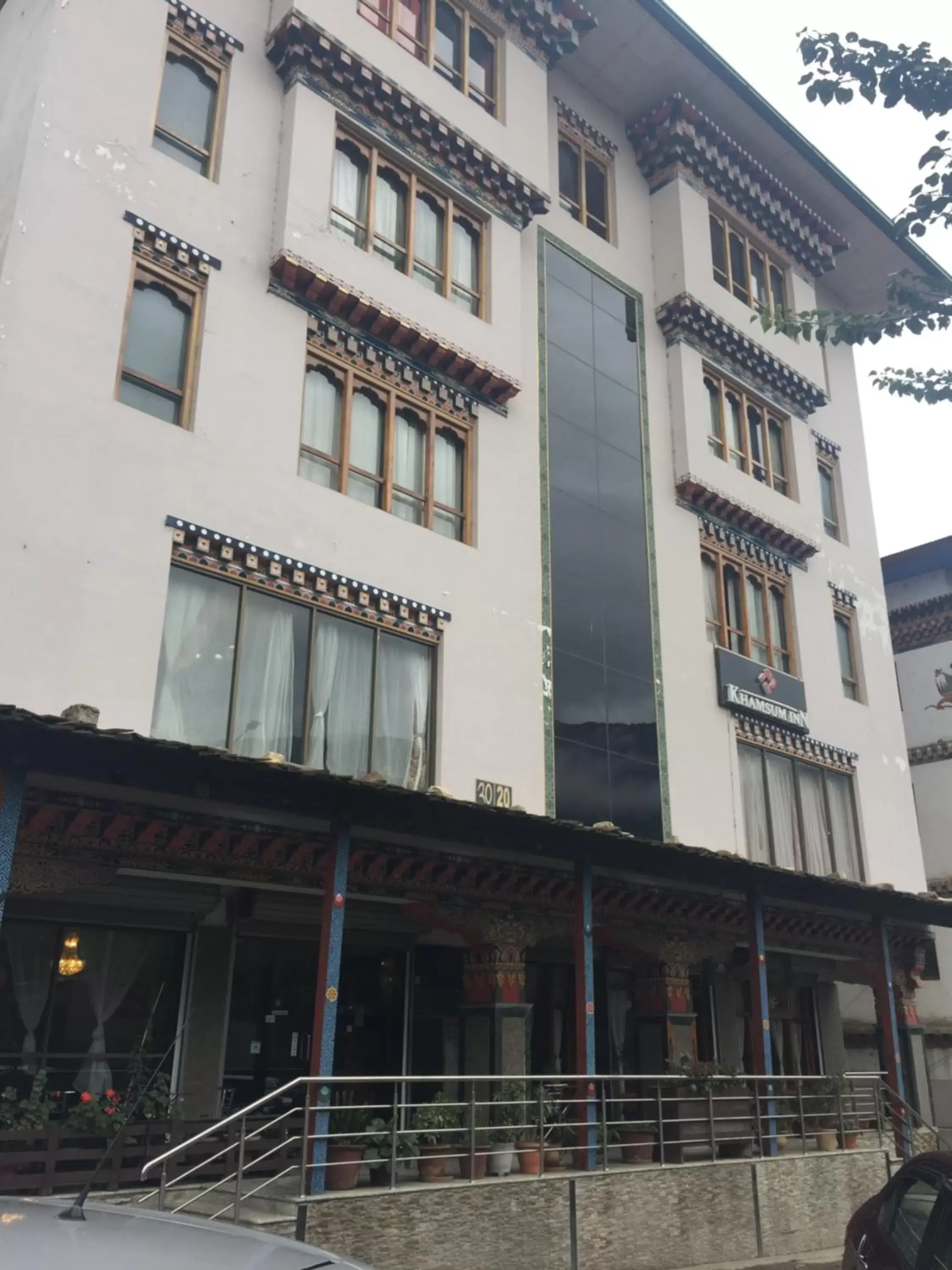 Facade/entrance in Khamsum Inn Facade/entrance in Khamsum Inn