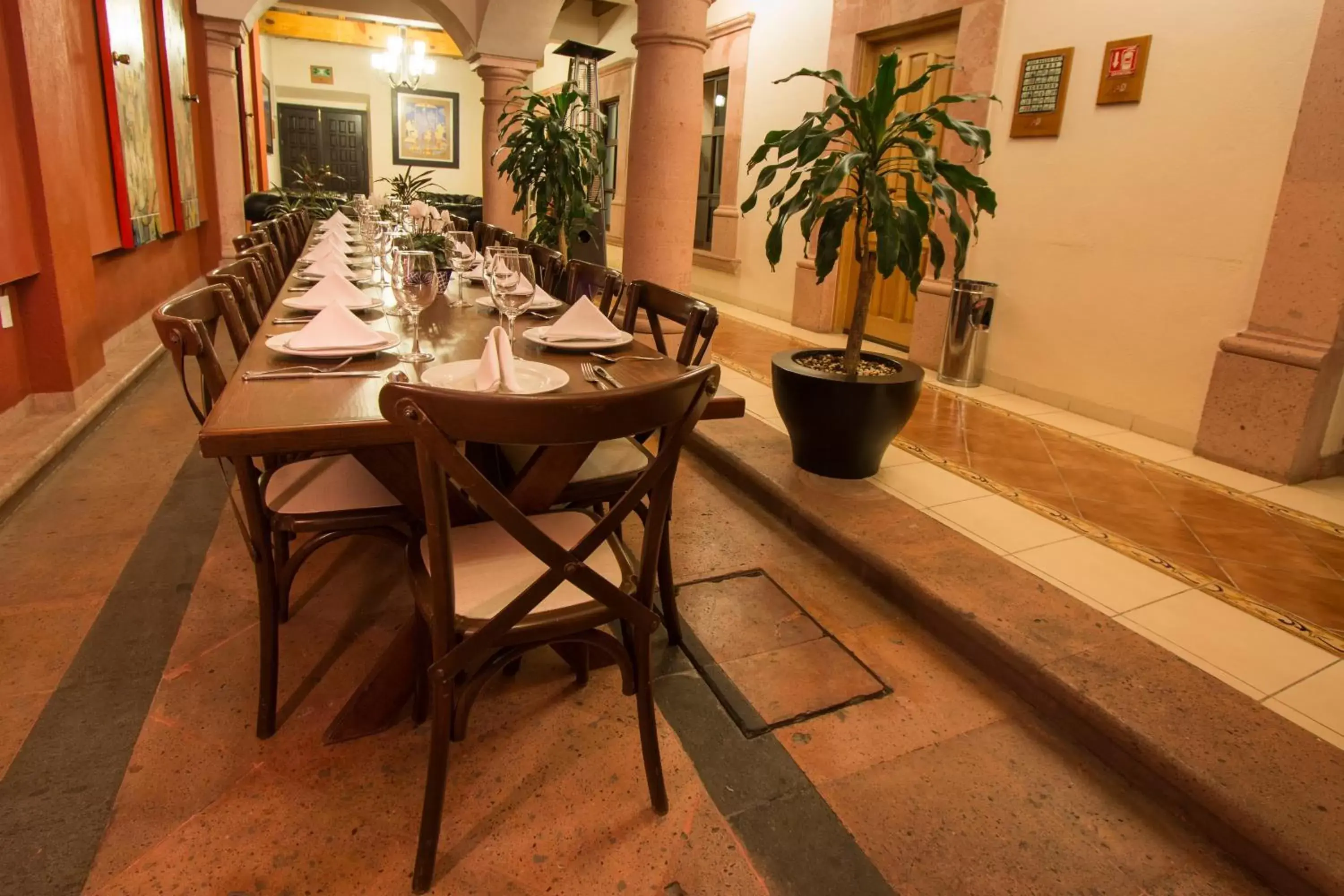 Restaurant/Places to Eat in Hotel Rio Queretaro