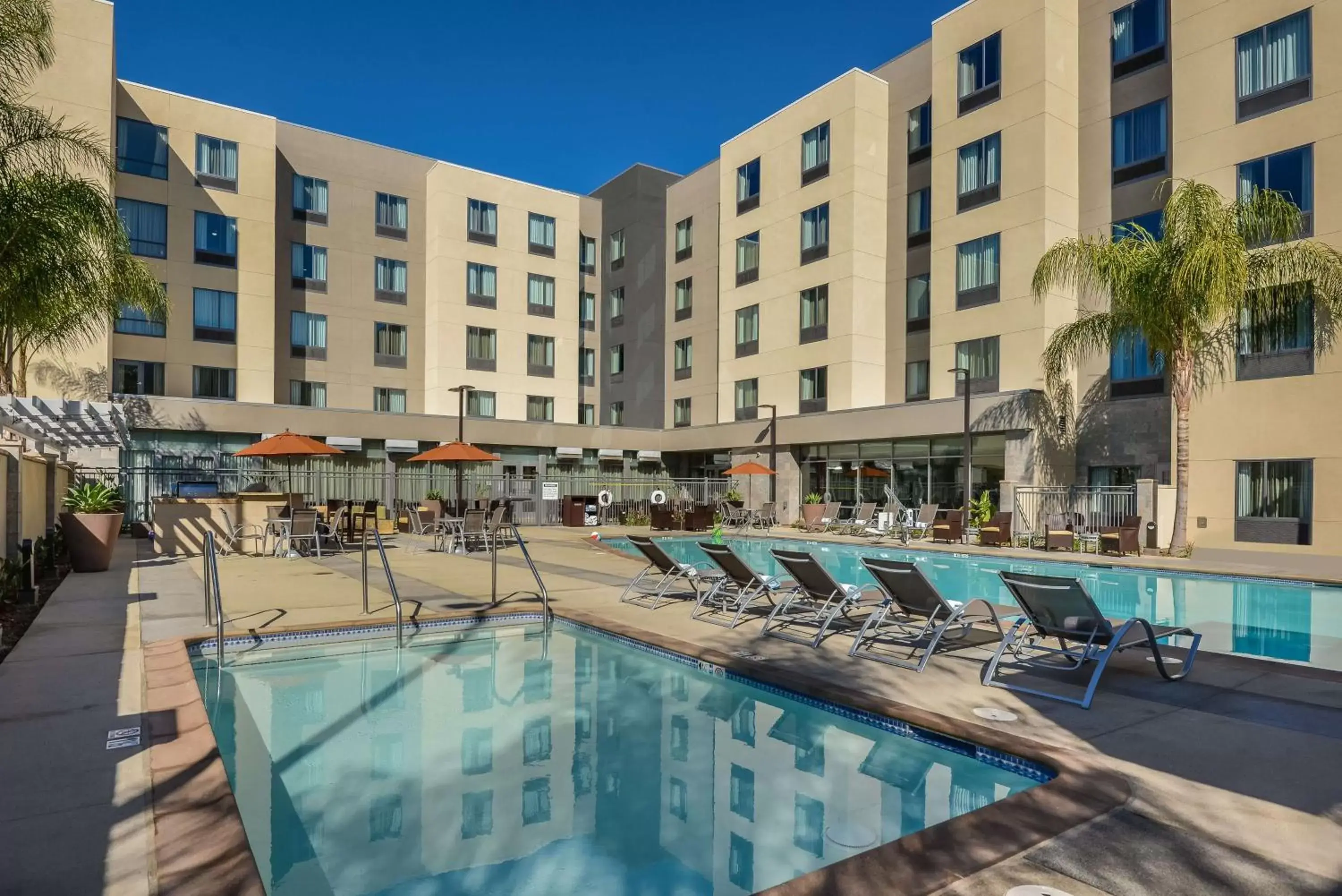 Pool view, Property Building in Homewood Suites by Hilton Anaheim Conv Ctr/Disneyland Main