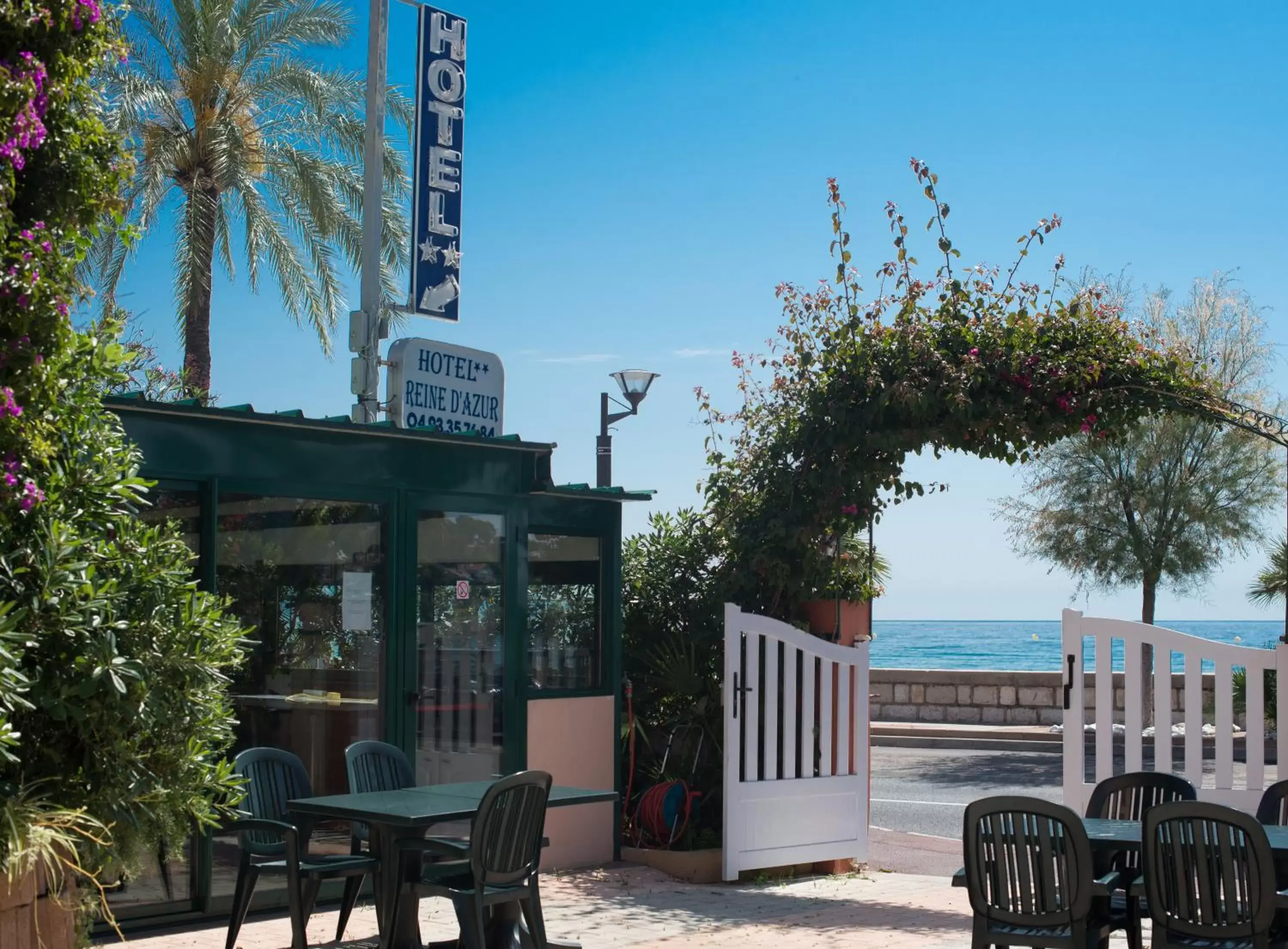 Facade/entrance in Hotel et Appartements Reine D'Azur