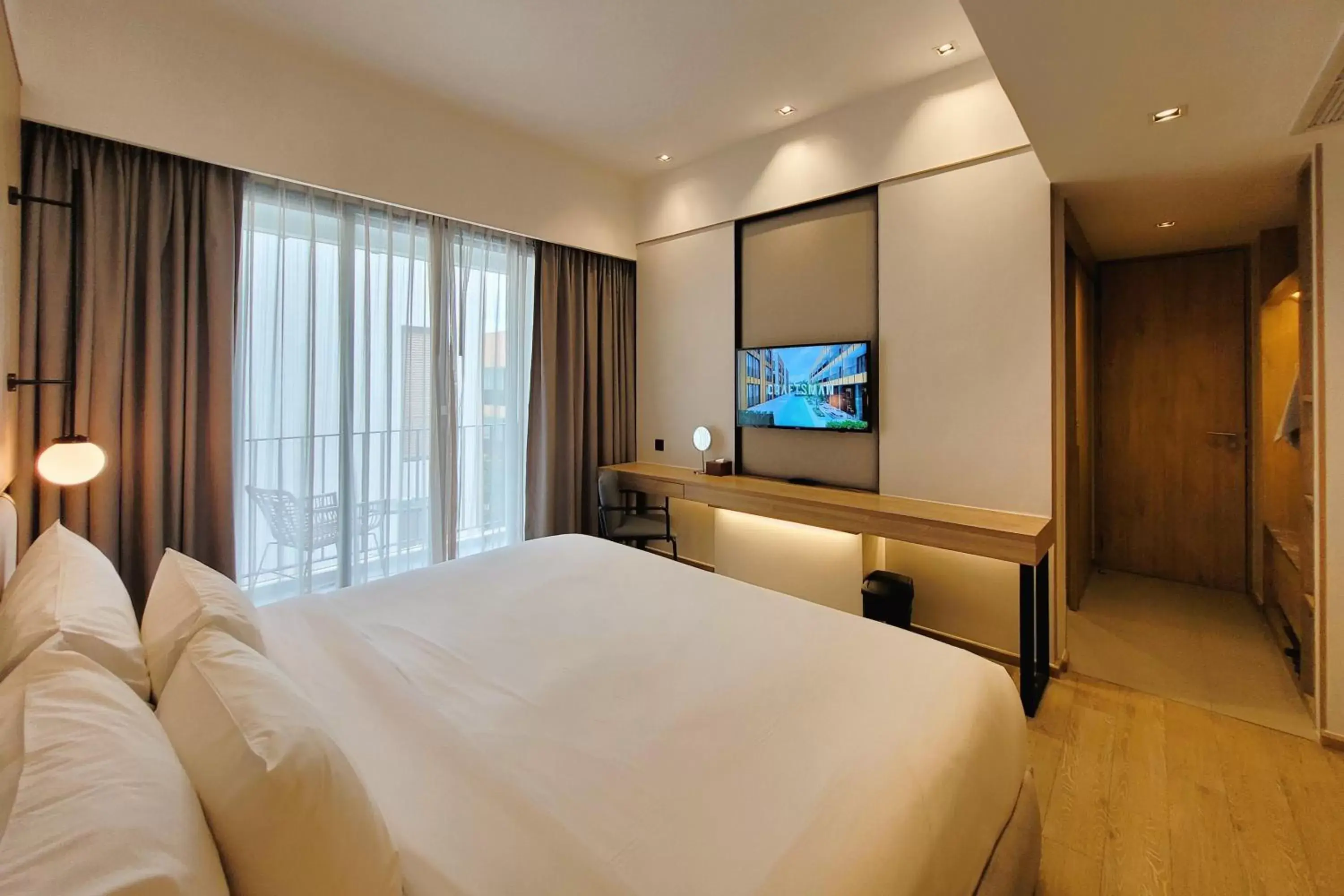 Deluxe King Room with Balcony in Craftsman Bangkok