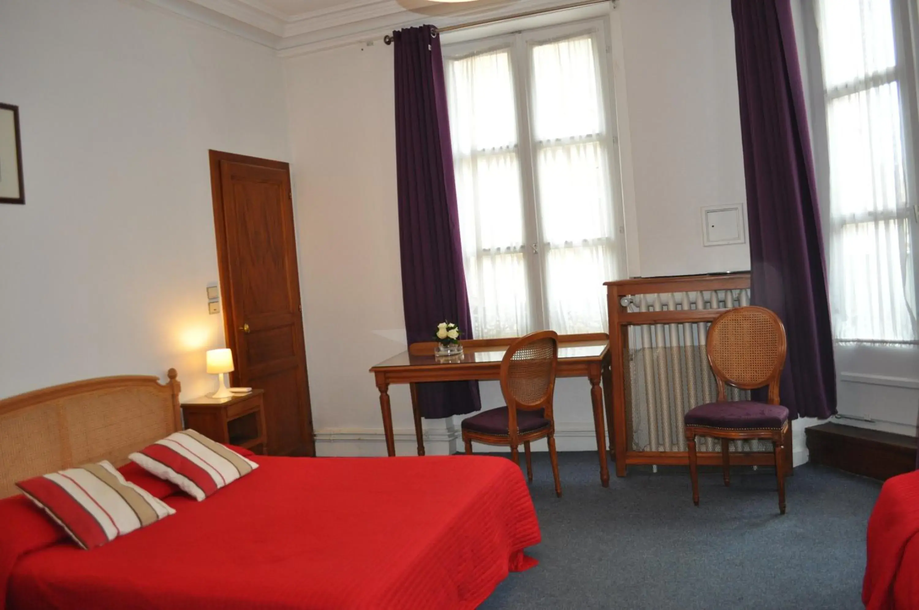 Photo of the whole room, Room Photo in Hôtel du Centre