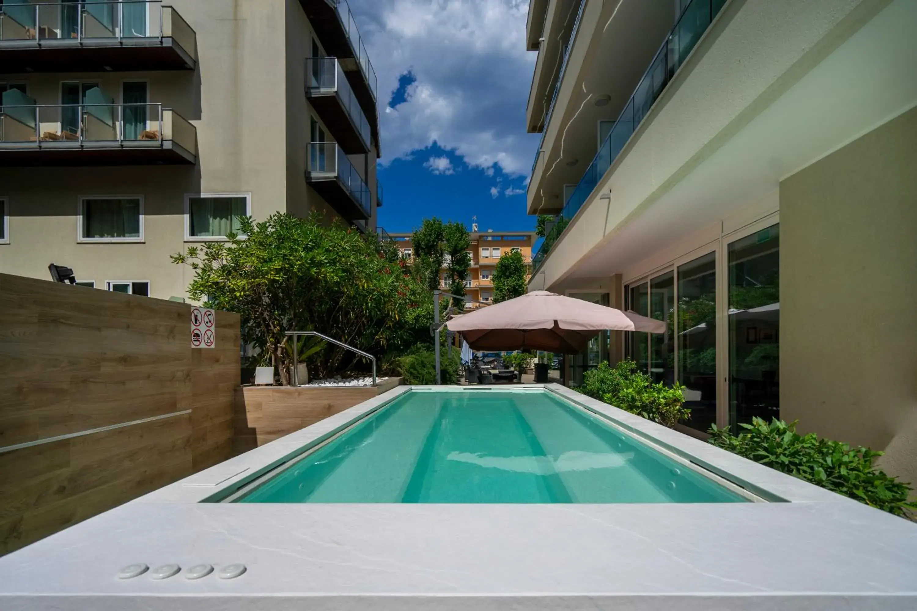 Hot Tub, Swimming Pool in Hotel Cristallo