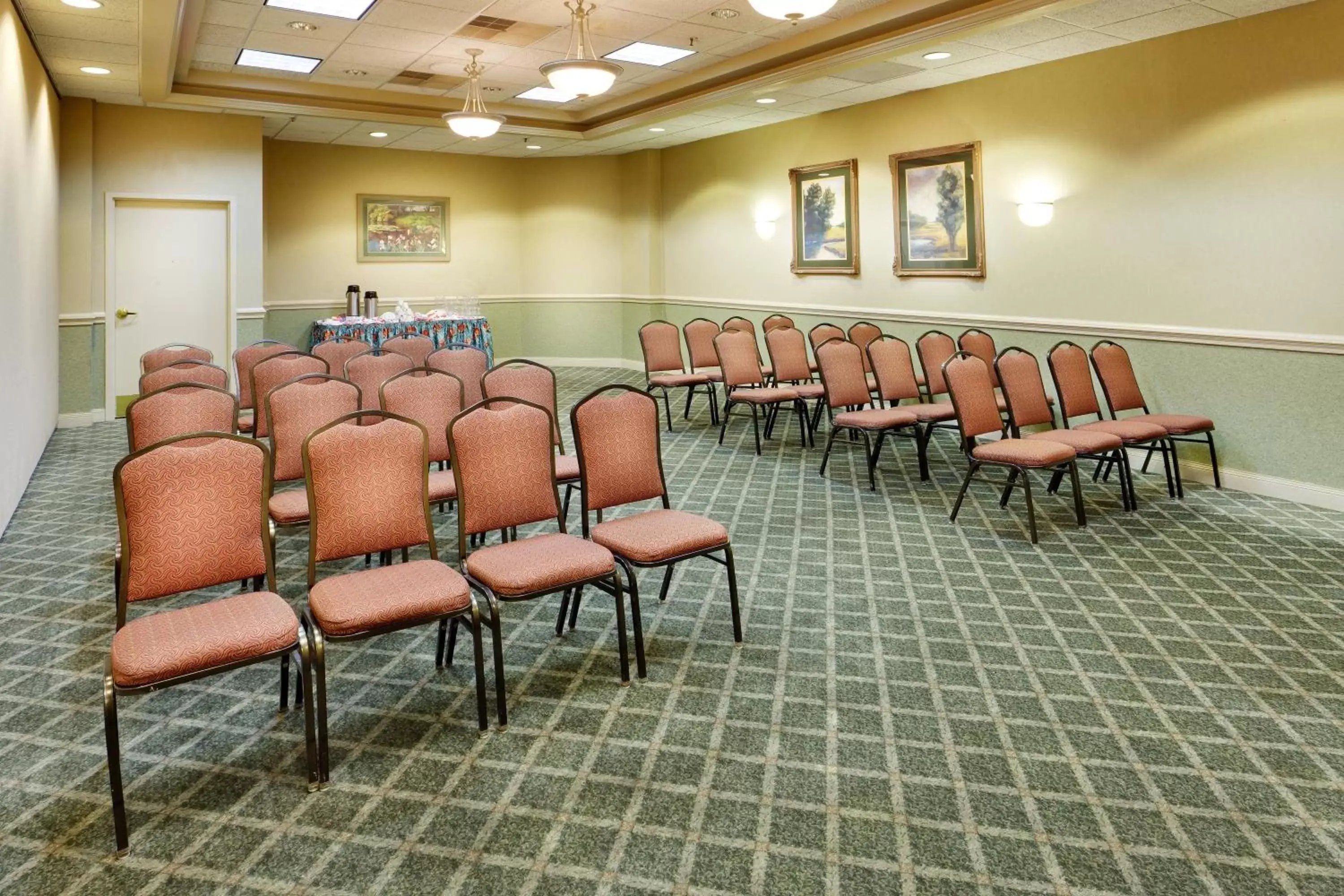 Meeting/conference room in Burrstone Inn, Ascend Hotel Collection