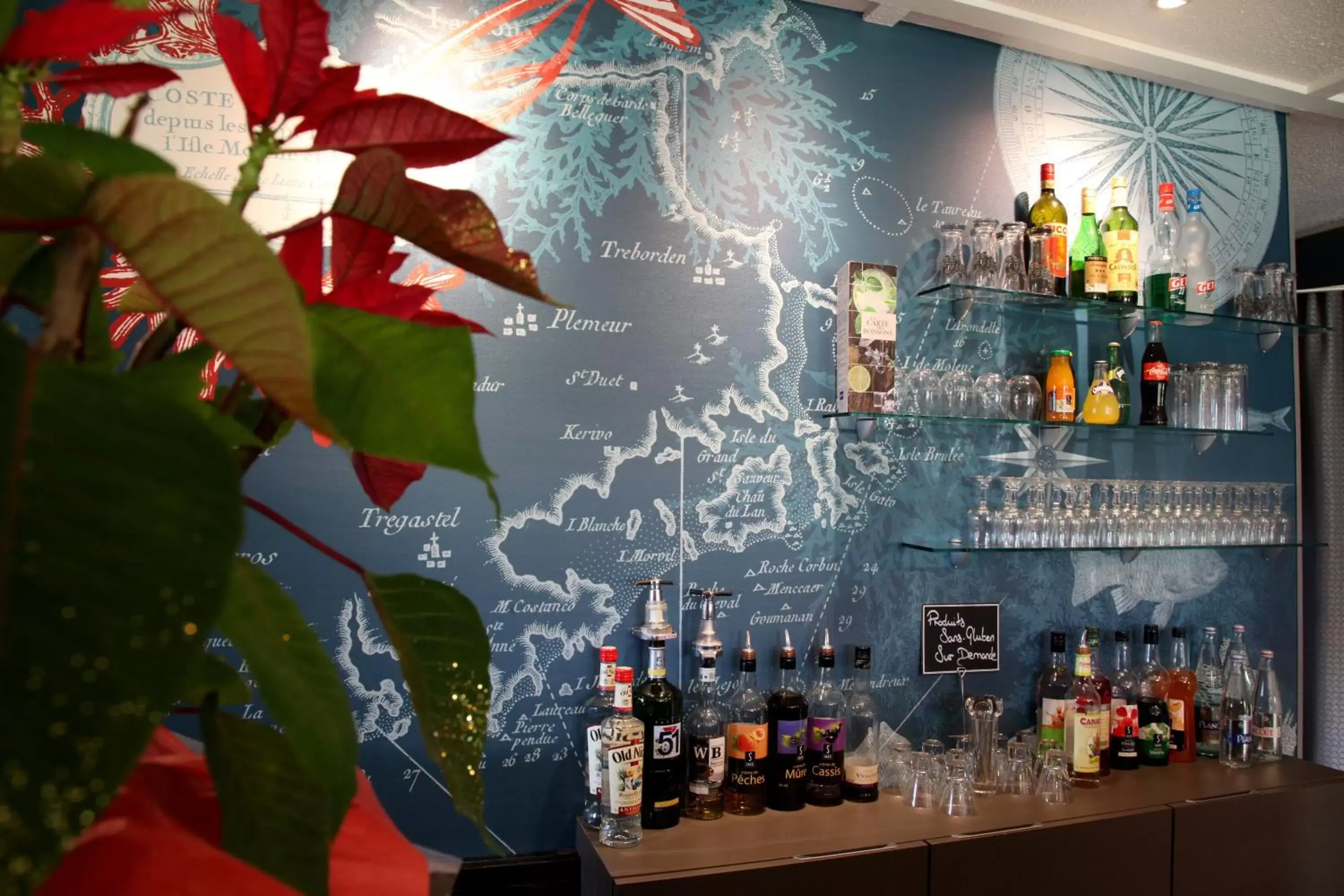 Lounge or bar, Drinks in Kyriad Lannion-Perros-Guirec