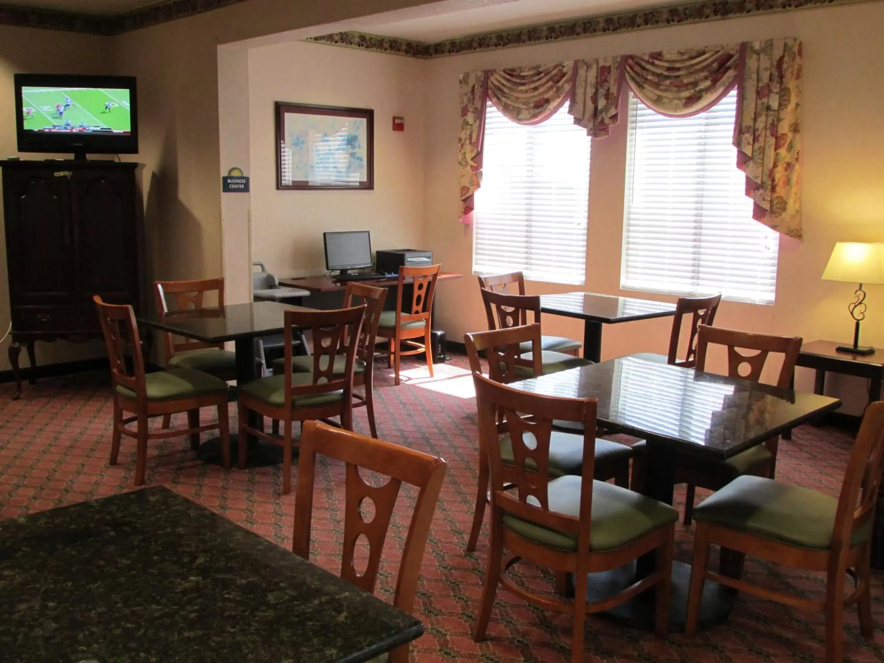 Restaurant/Places to Eat in Days Inn by Wyndham Jefferson City