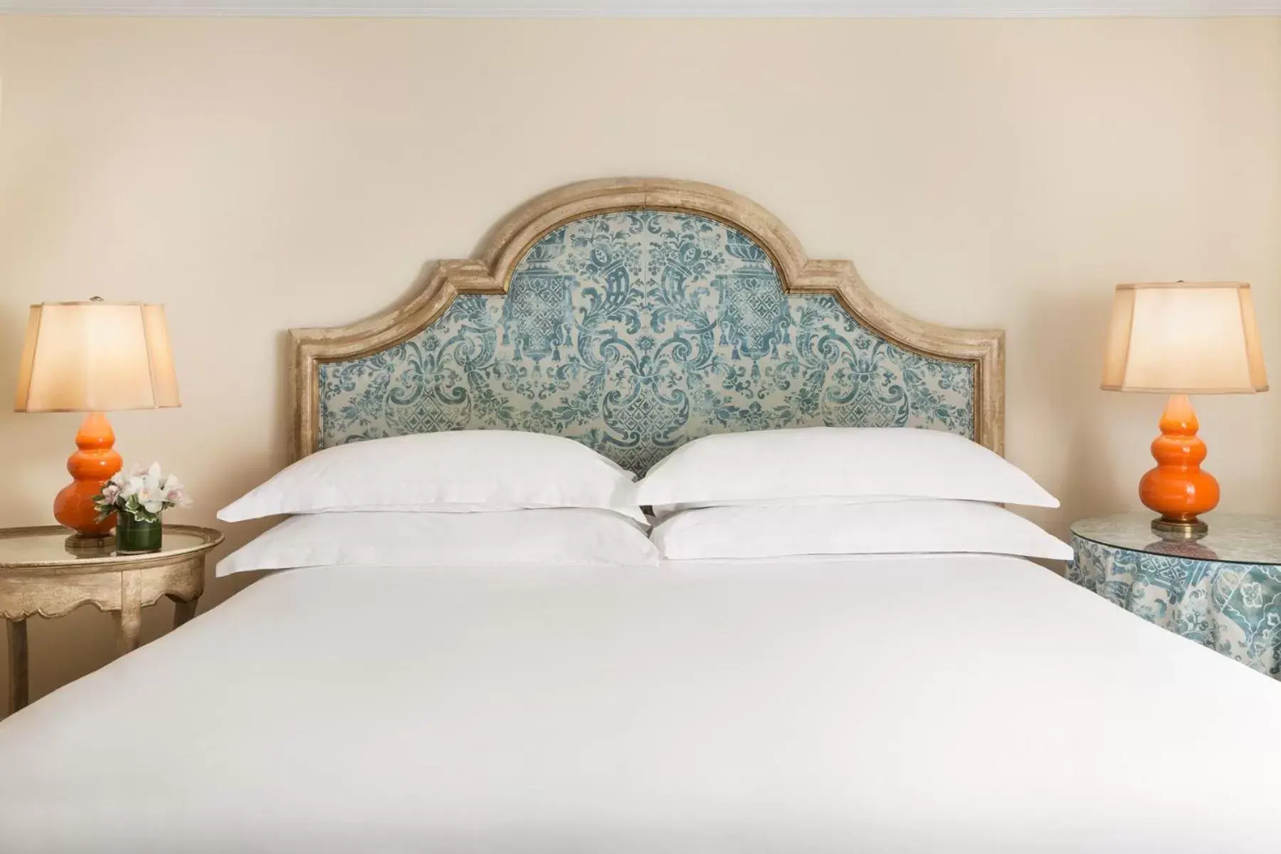 Bed in Michelangelo Hotel