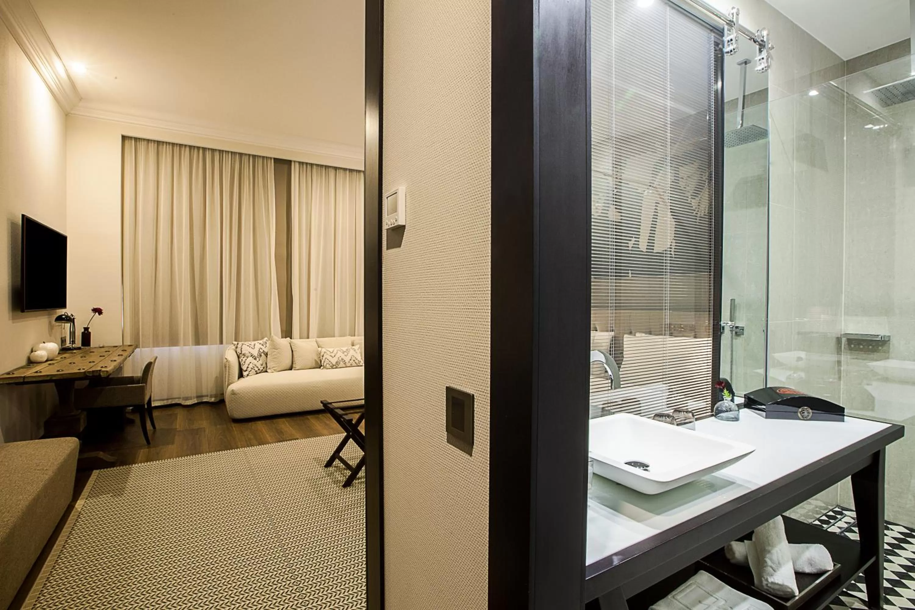 Bathroom, Bed in Quentin XL Potsdamer Platz