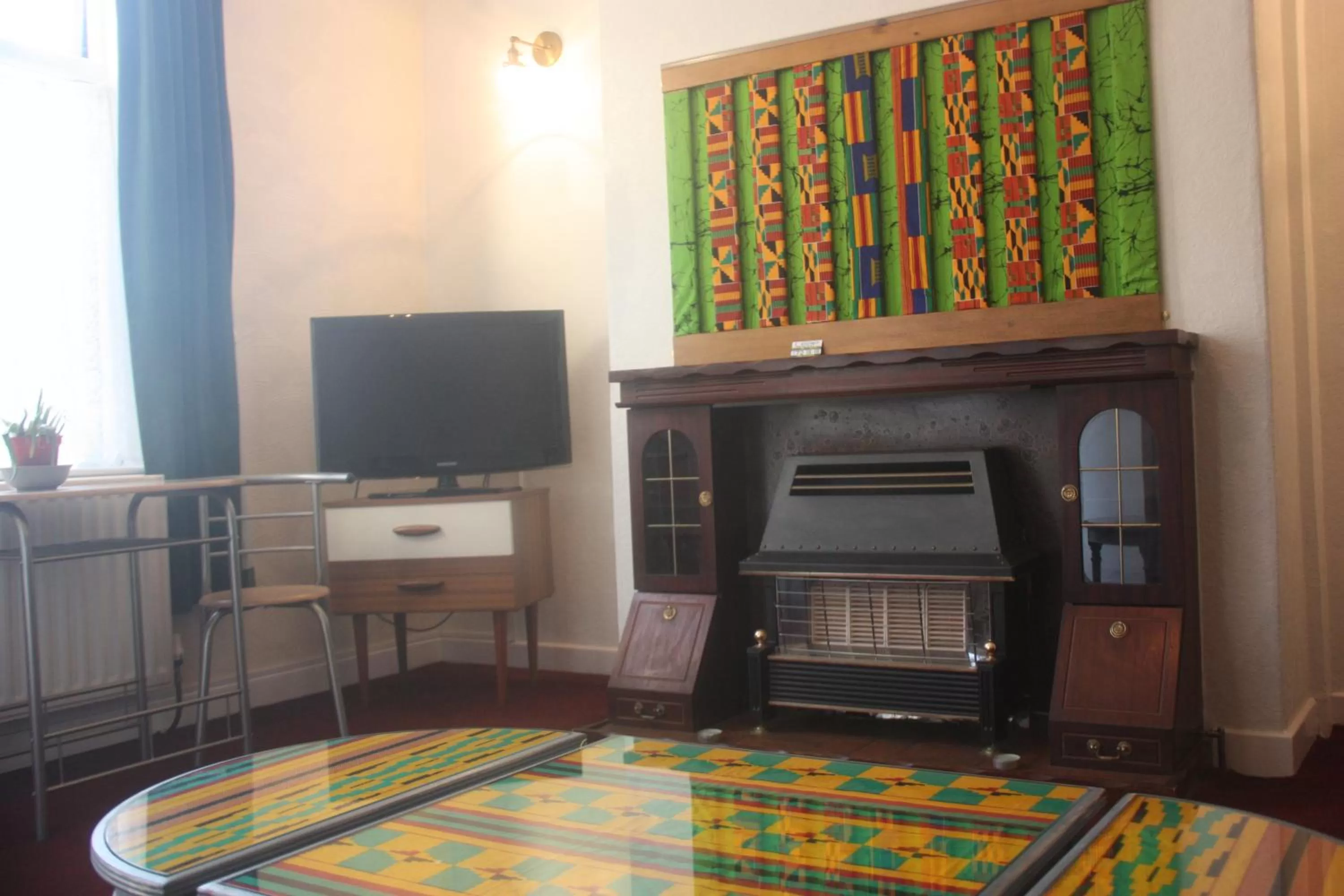 Communal lounge/ TV room in Bradford Digs