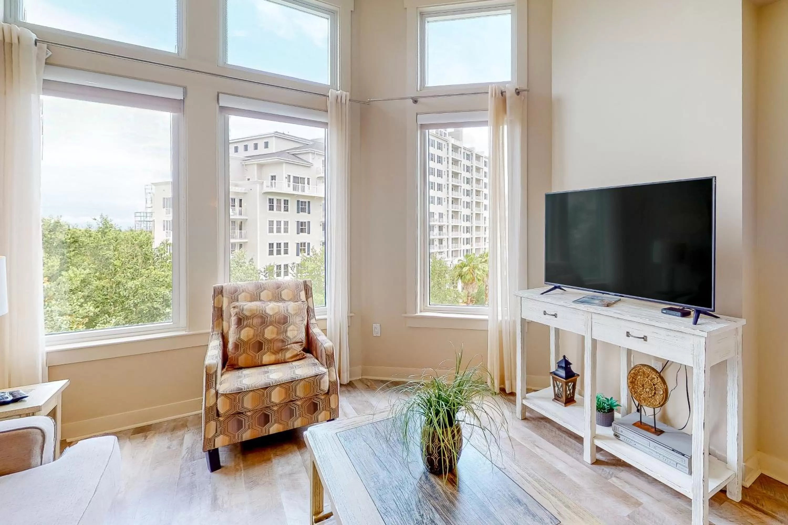 One-Bedroom Apartment in Bahia Condos