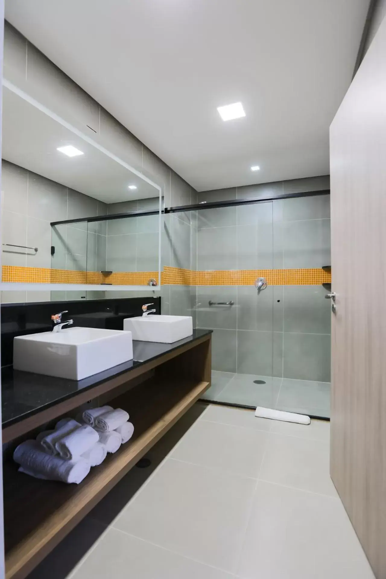 Bathroom in TRYP By Wyndham Ribeirão Preto