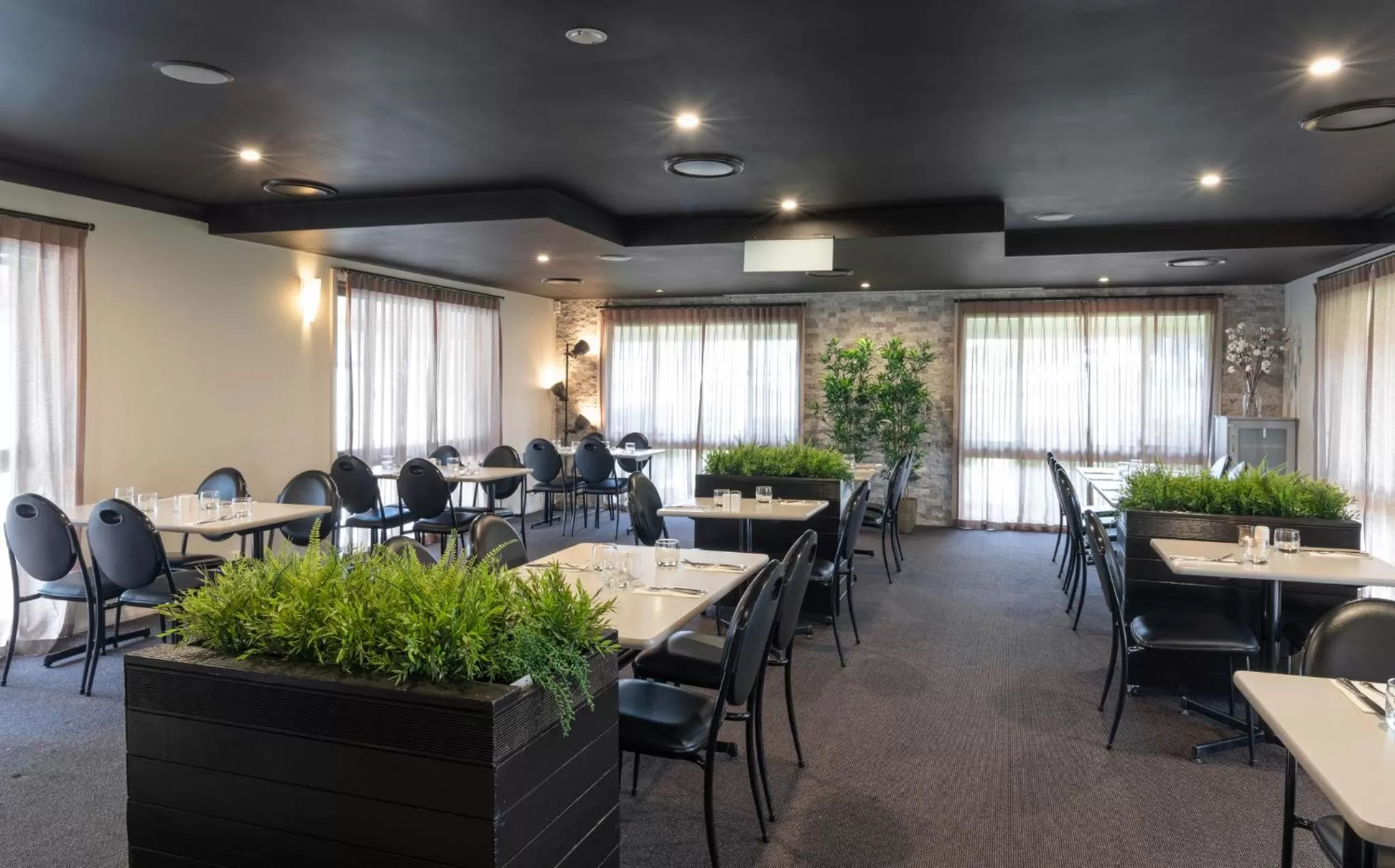 Restaurant/places to eat in Zig Zag Motel & Apartments