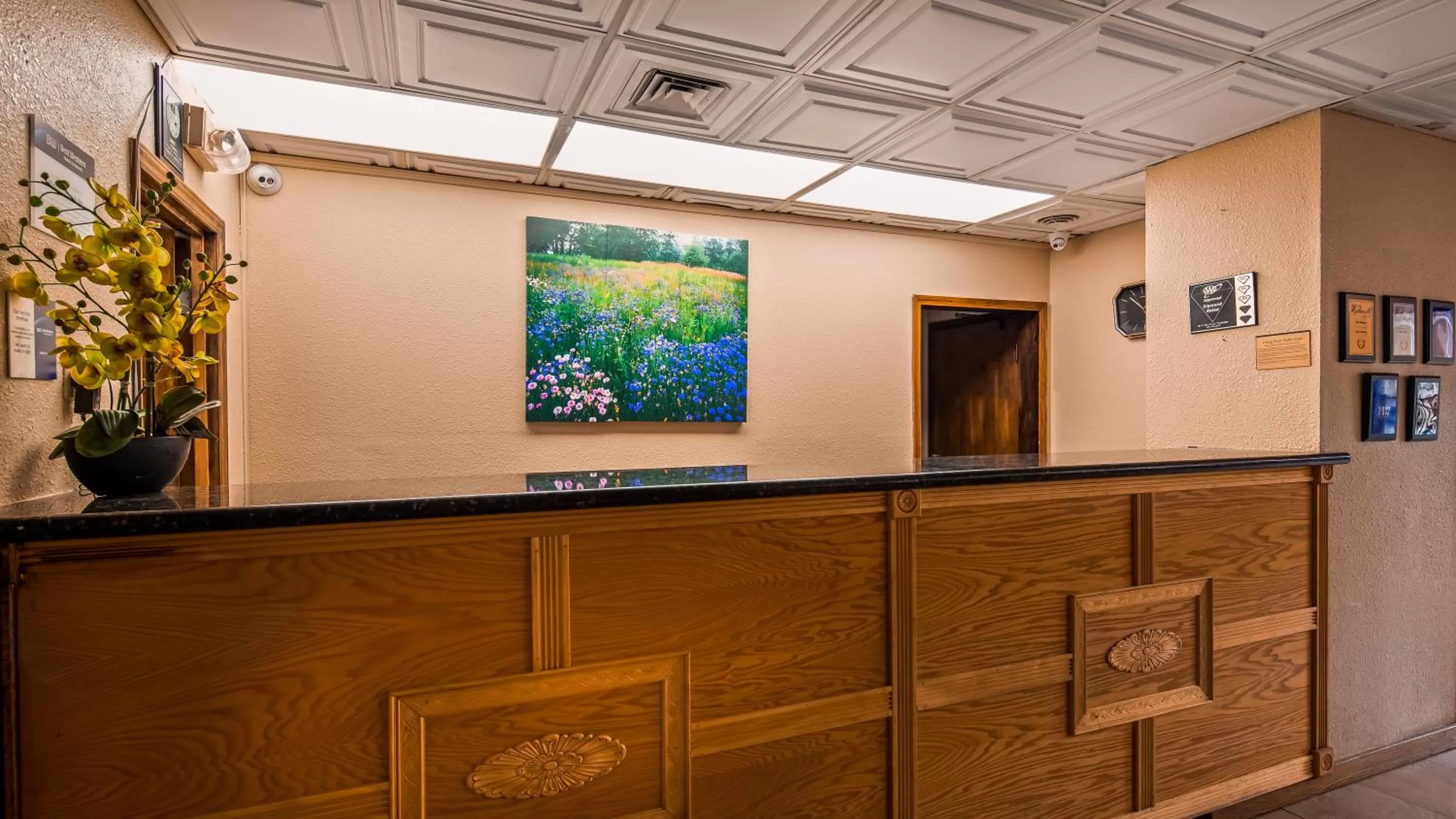 Lobby or reception in SureStay Plus Hotel by Best Western Wytheville