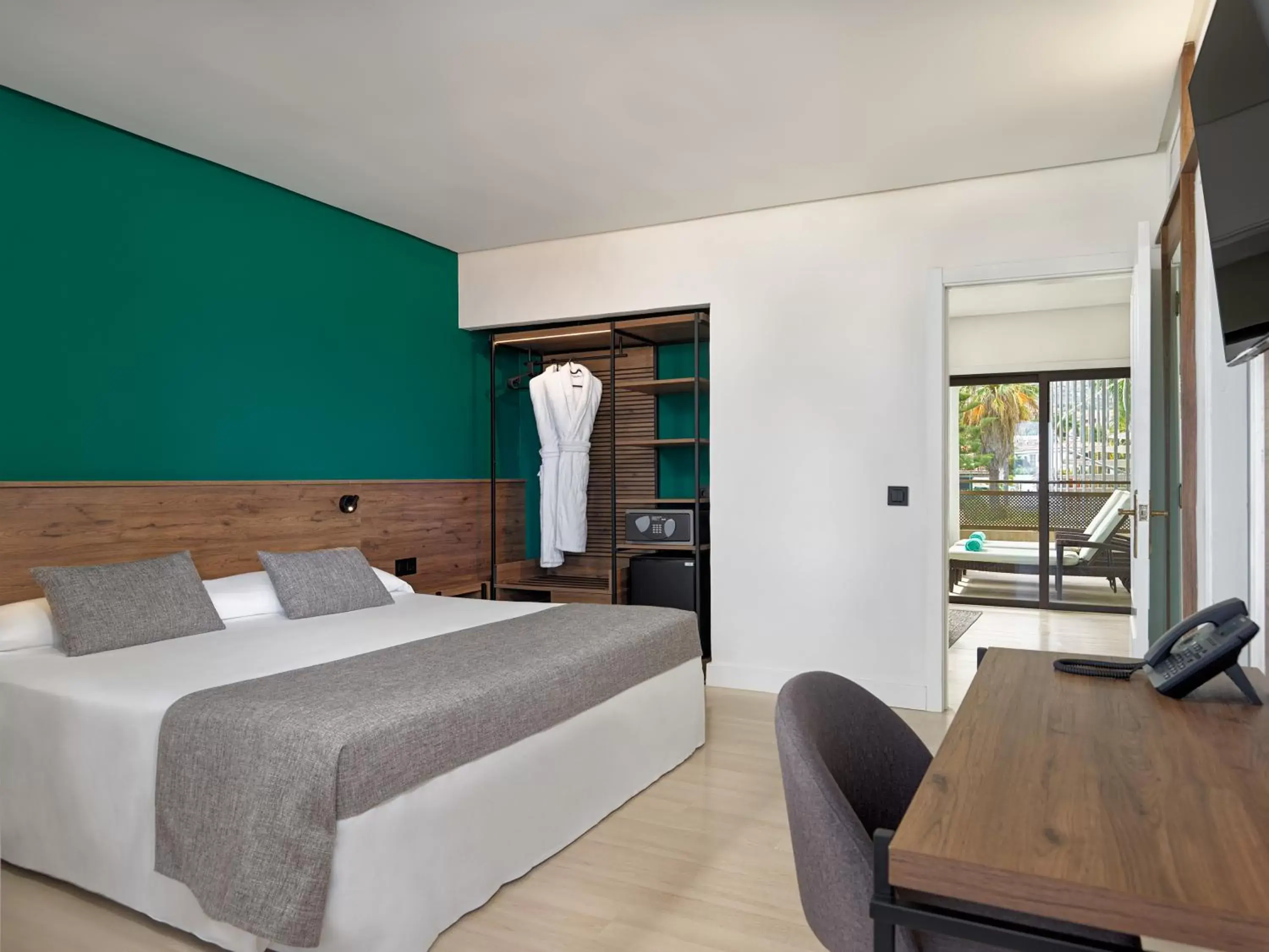 Photo of the whole room, Bed in FERGUS Puerto de la Cruz Photo of the whole room, Bed in FERGUS Puerto de la Cruz