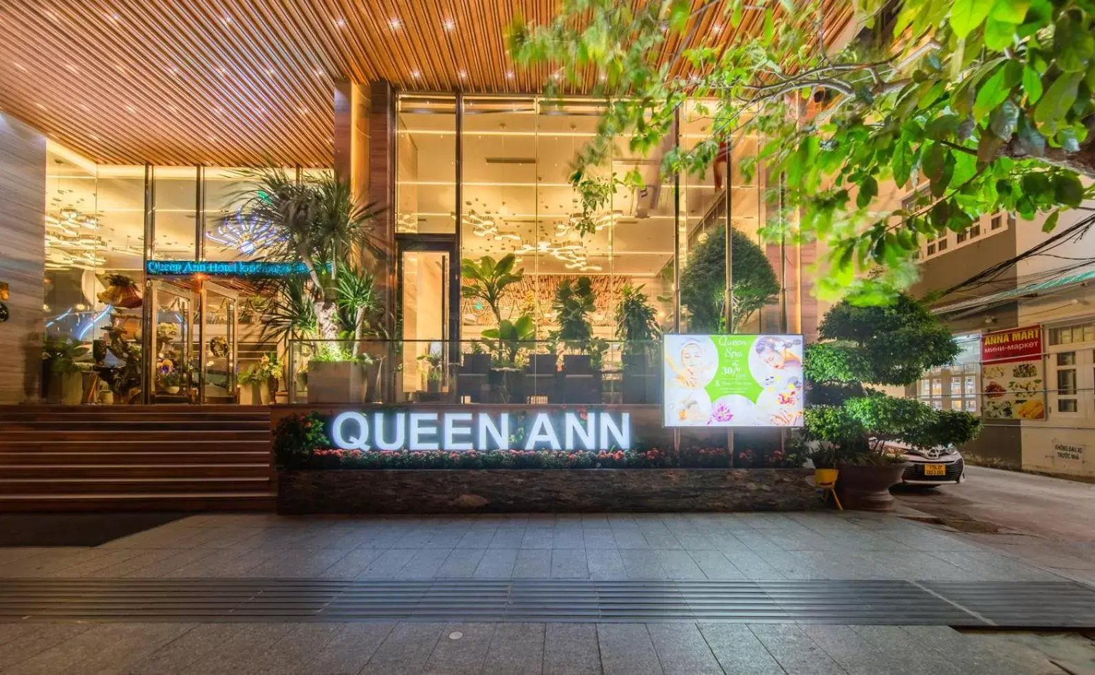 Property building in Queen Ann Nha Trang Hotel Property building in Queen Ann Nha Trang Hotel
