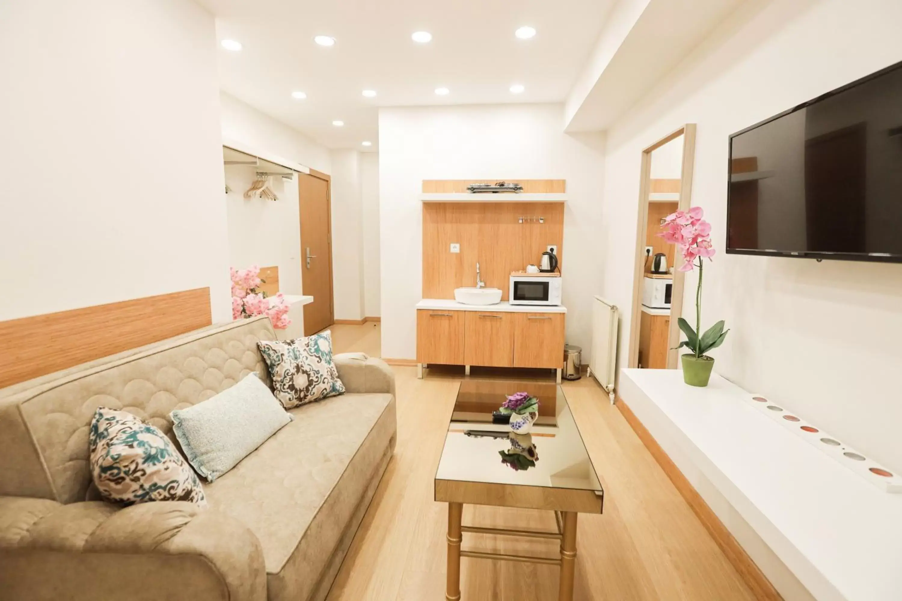 Communal lounge/ TV room, Seating Area in Wame Suite Hotel Nisantasi