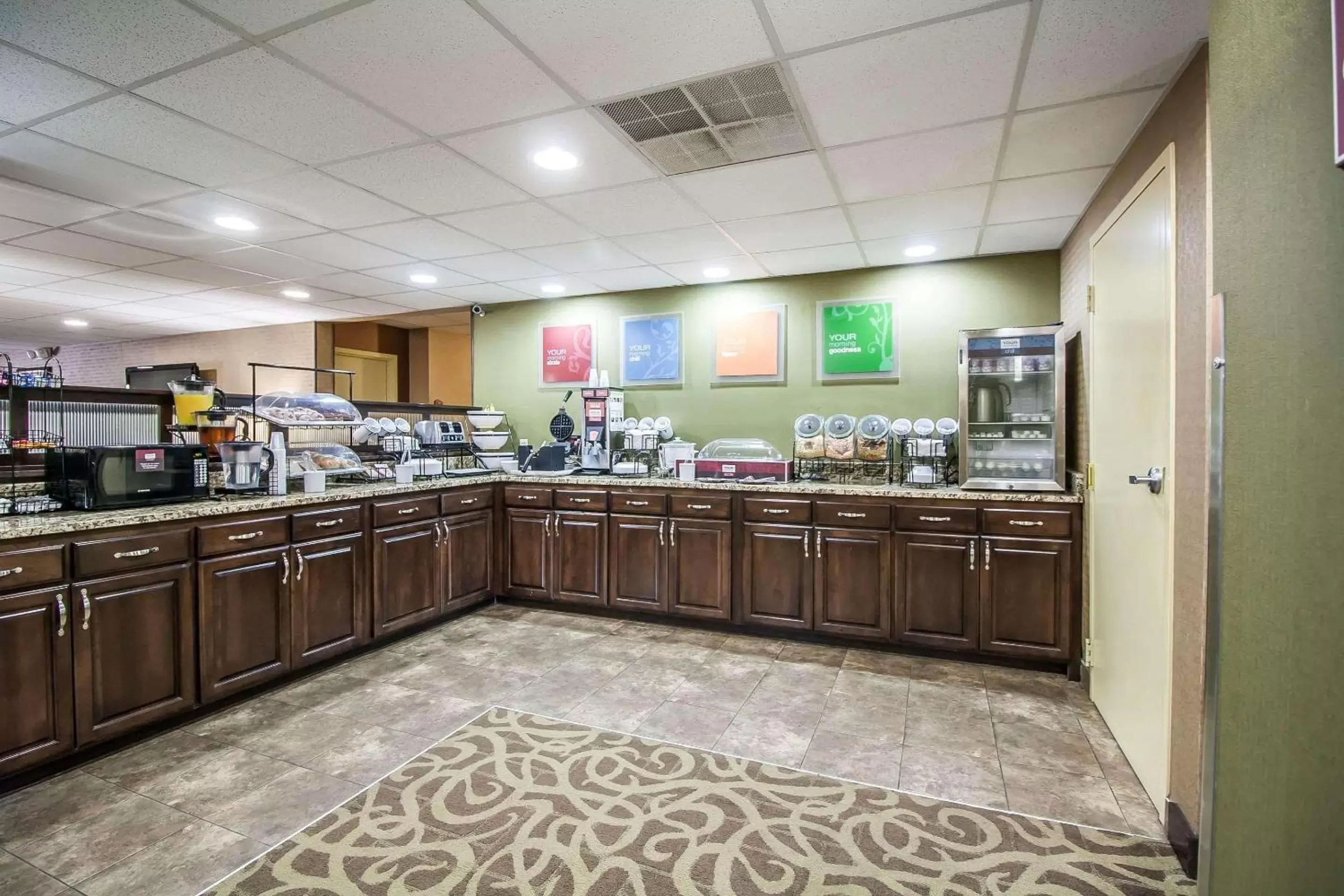 Restaurant/Places to Eat in Comfort Inn Jackson I-40