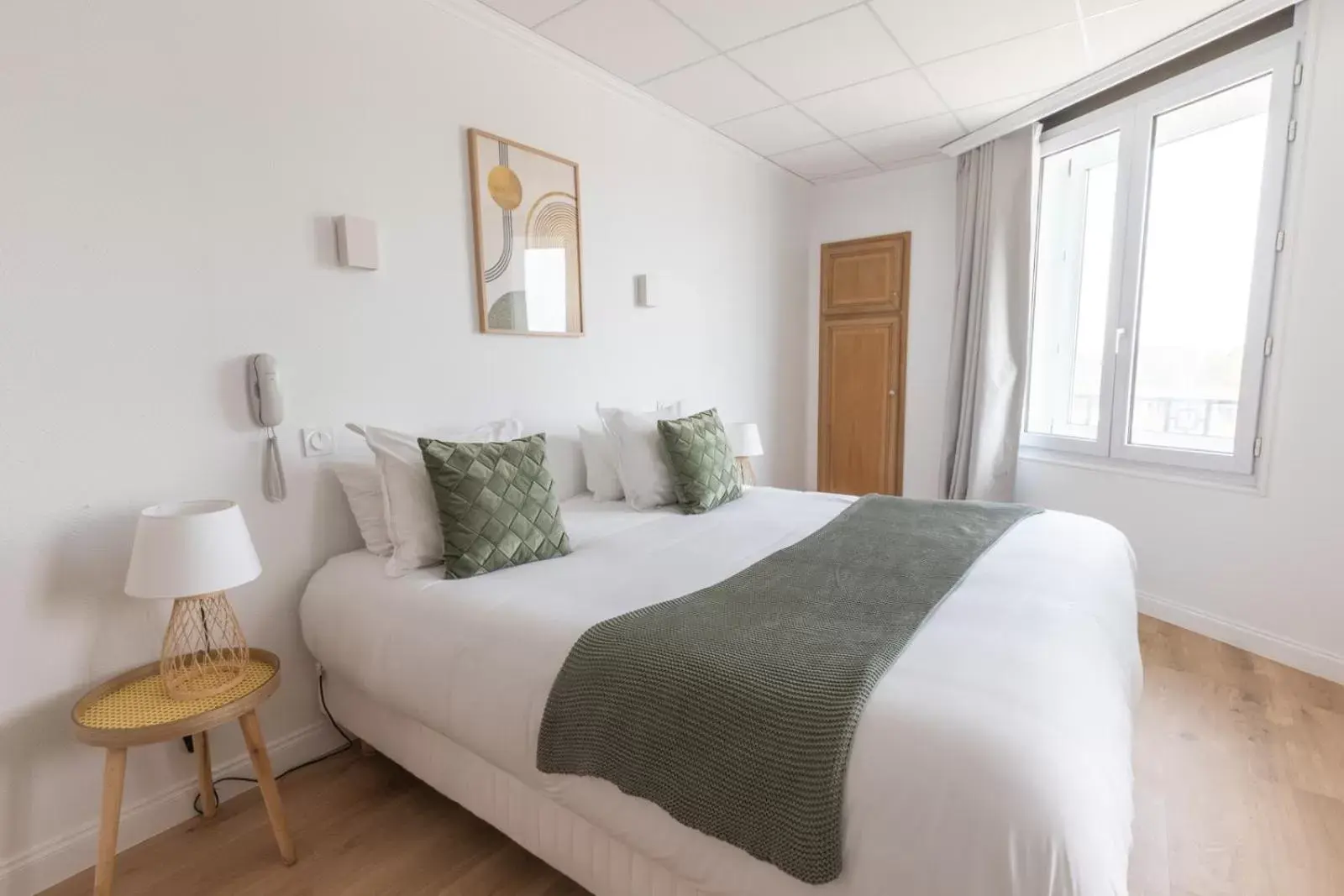 Bedroom, Bed in Hôtel Porte Mars Reims Gare centre