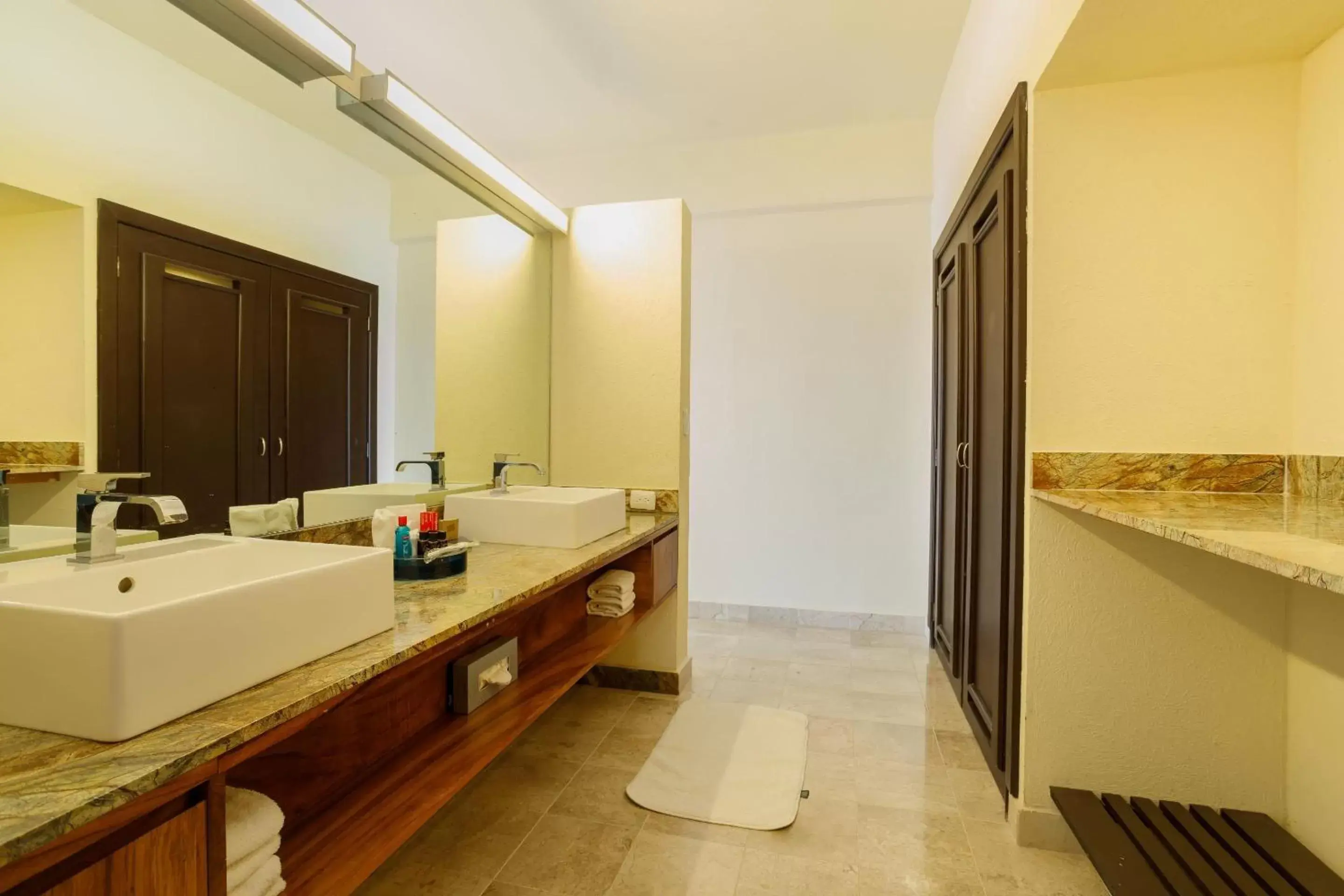 Photo of the whole room, Bathroom in Camino Real Acapulco Diamante