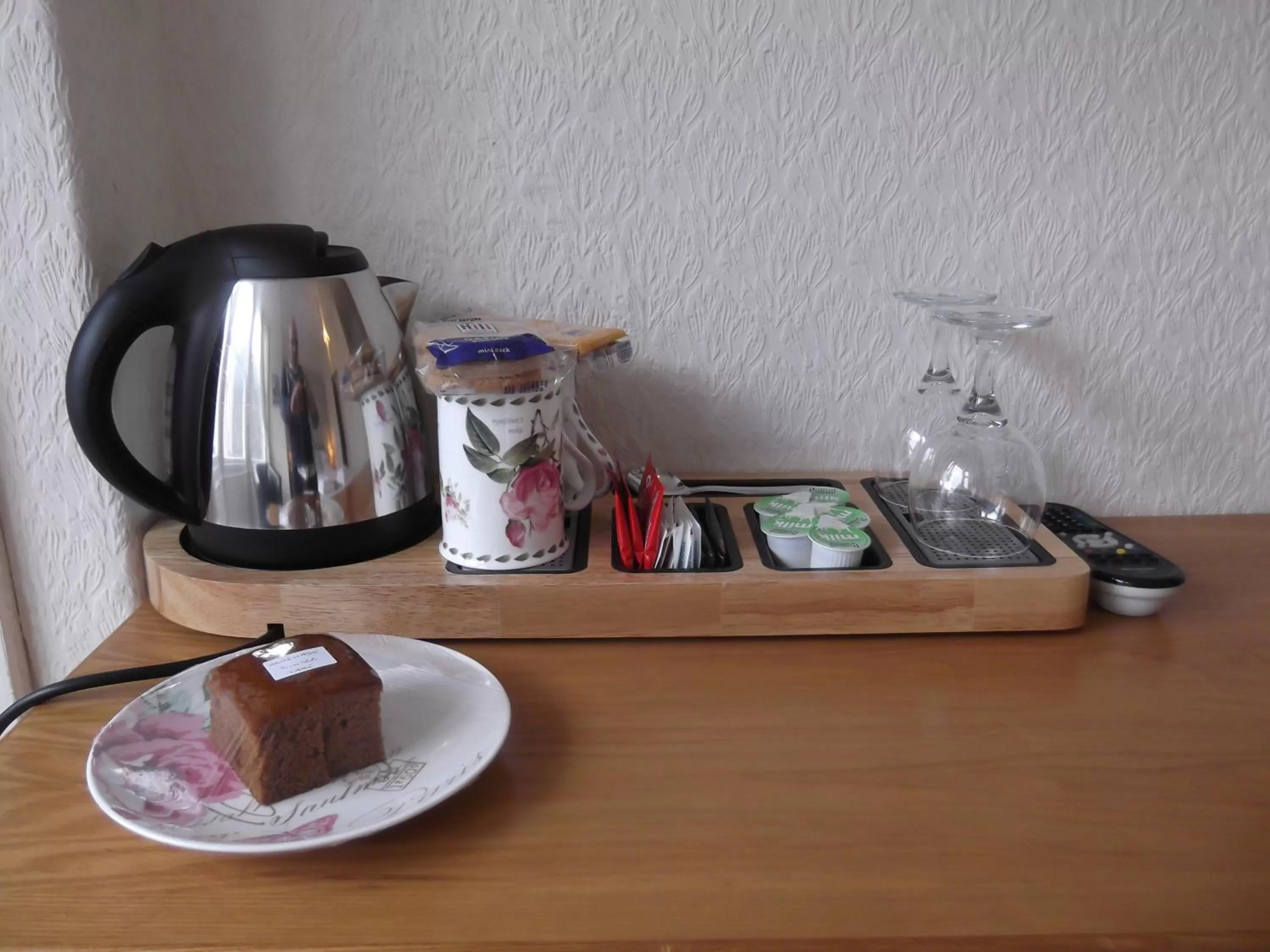 Coffee/tea facilities in The Bay House Lake View Guest House - Adults Only