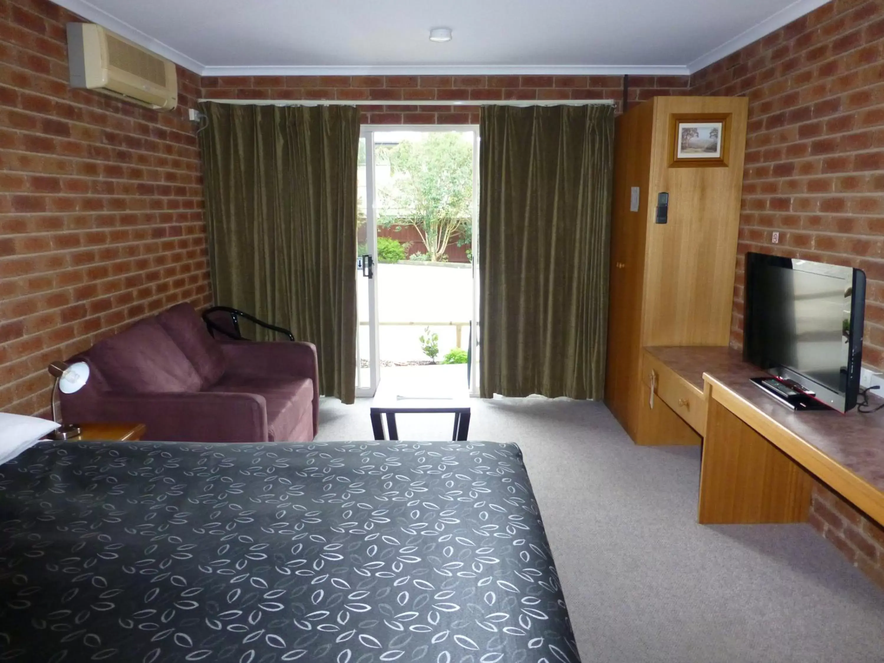 Queen Room in Inverloch Central Motor Inn Queen Room in Inverloch Central Motor Inn