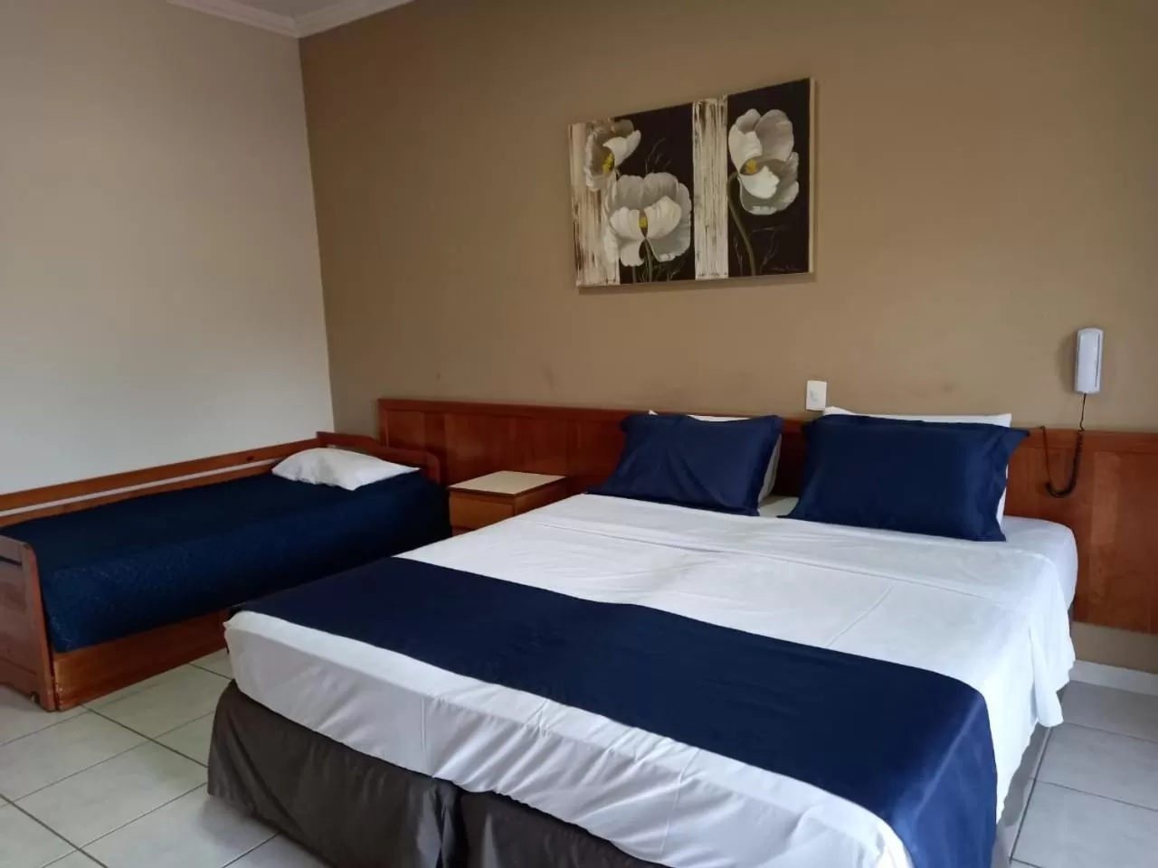 Photo of the whole room, Bed in Riviera de São Lourenço - Amarilis 302