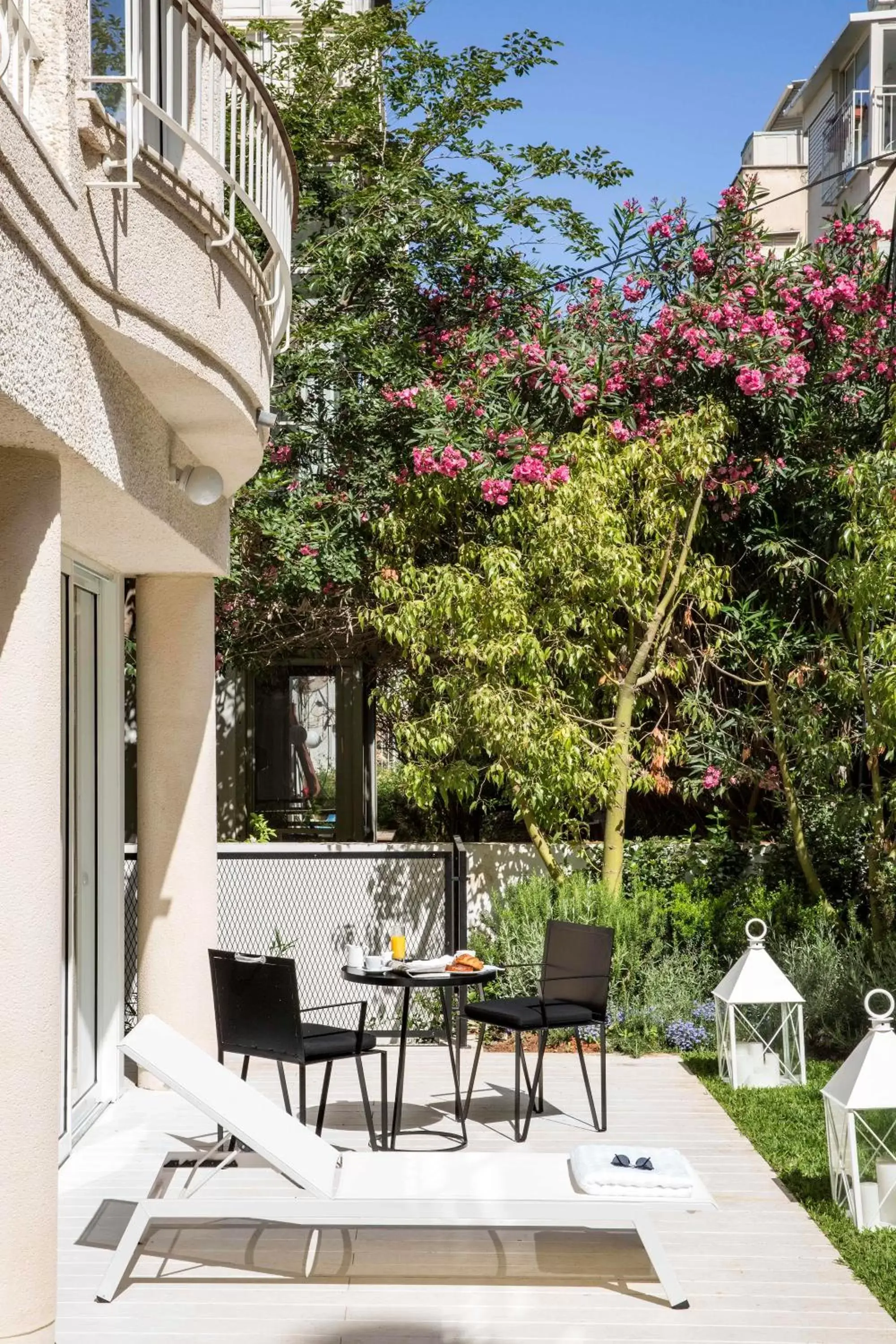 Patio in White Villa Tel Aviv Hotel