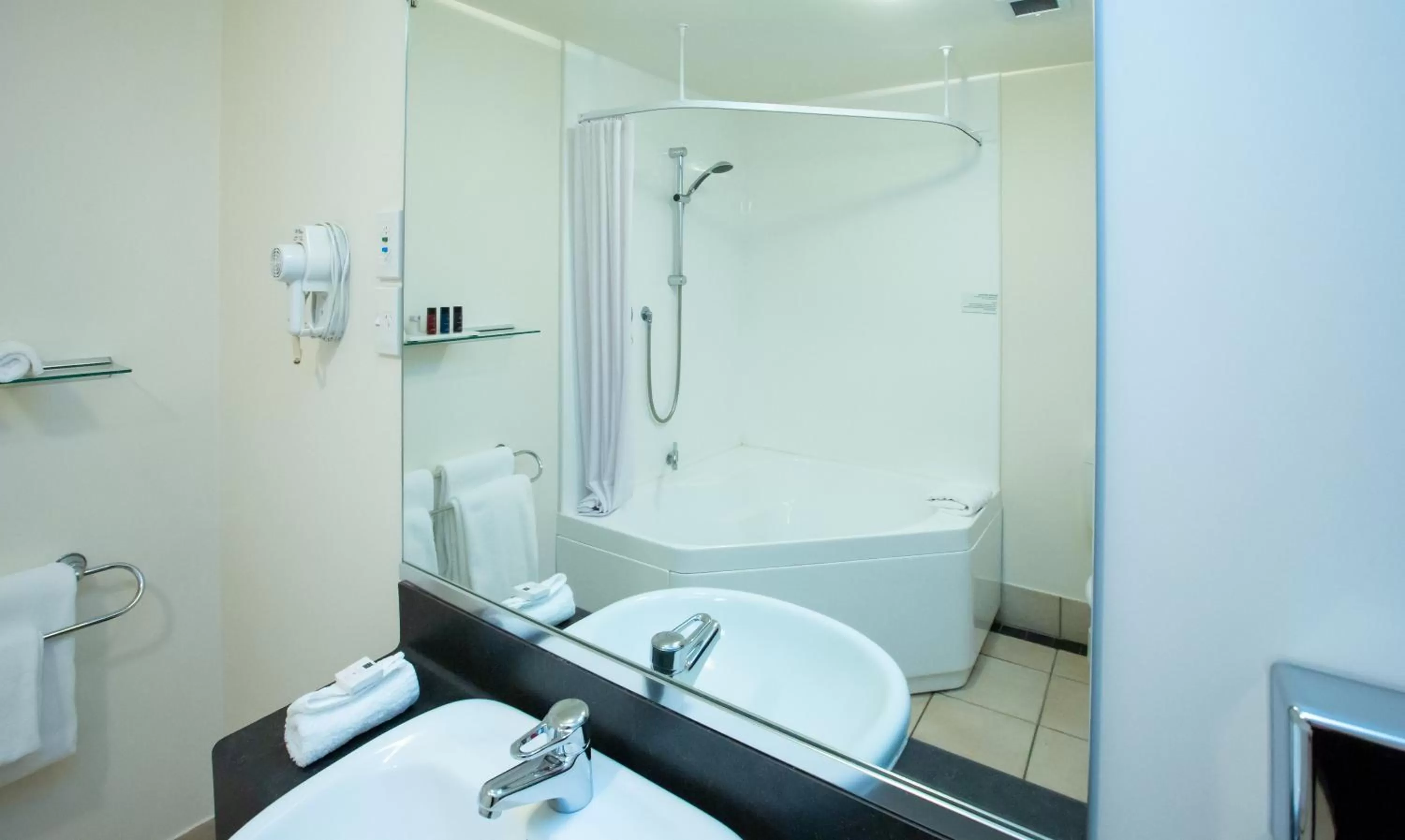 Bathroom in Distinction New Plymouth Hotel